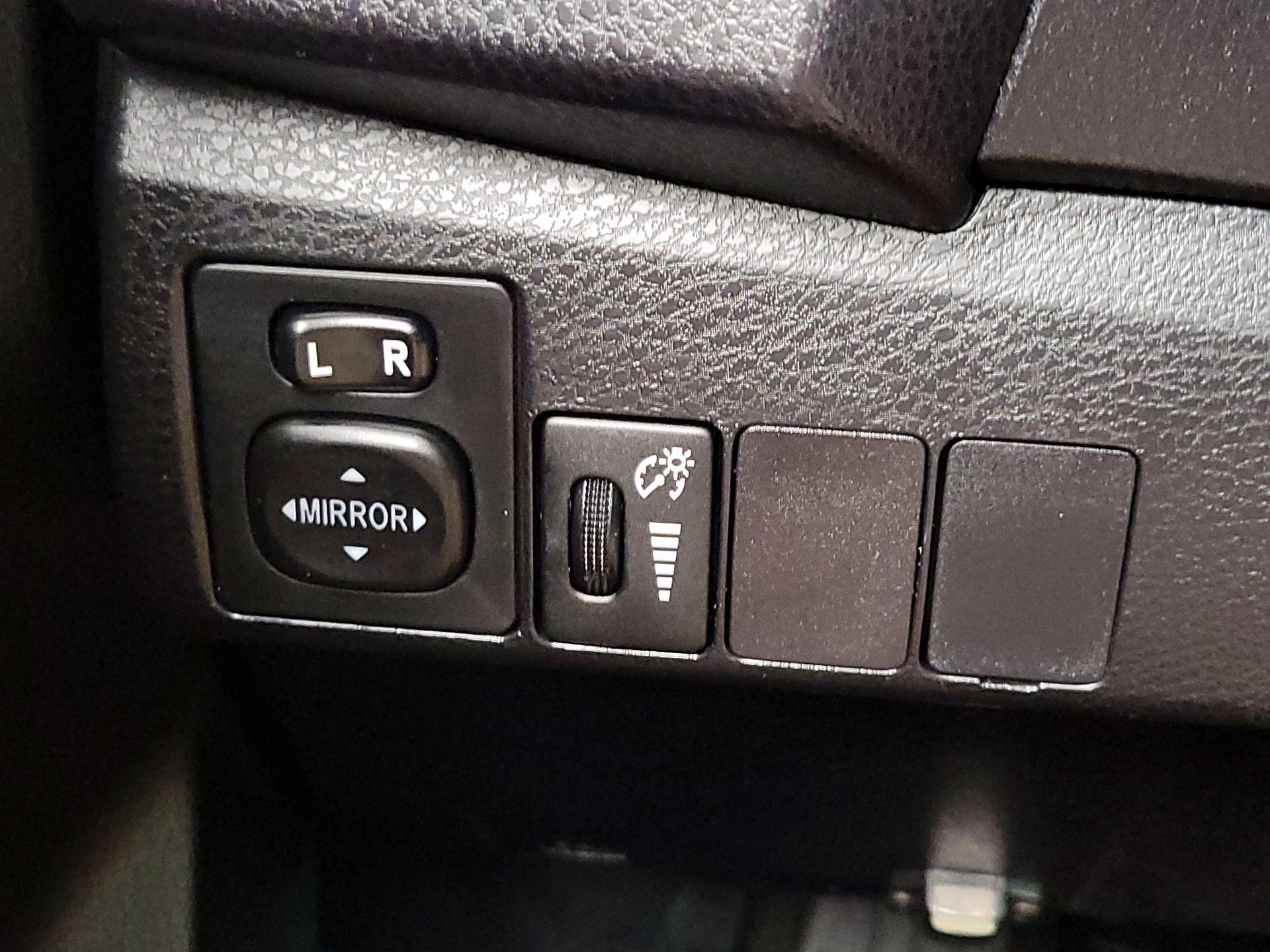 Thumbnail: 2015 Toyota Corolla - 13