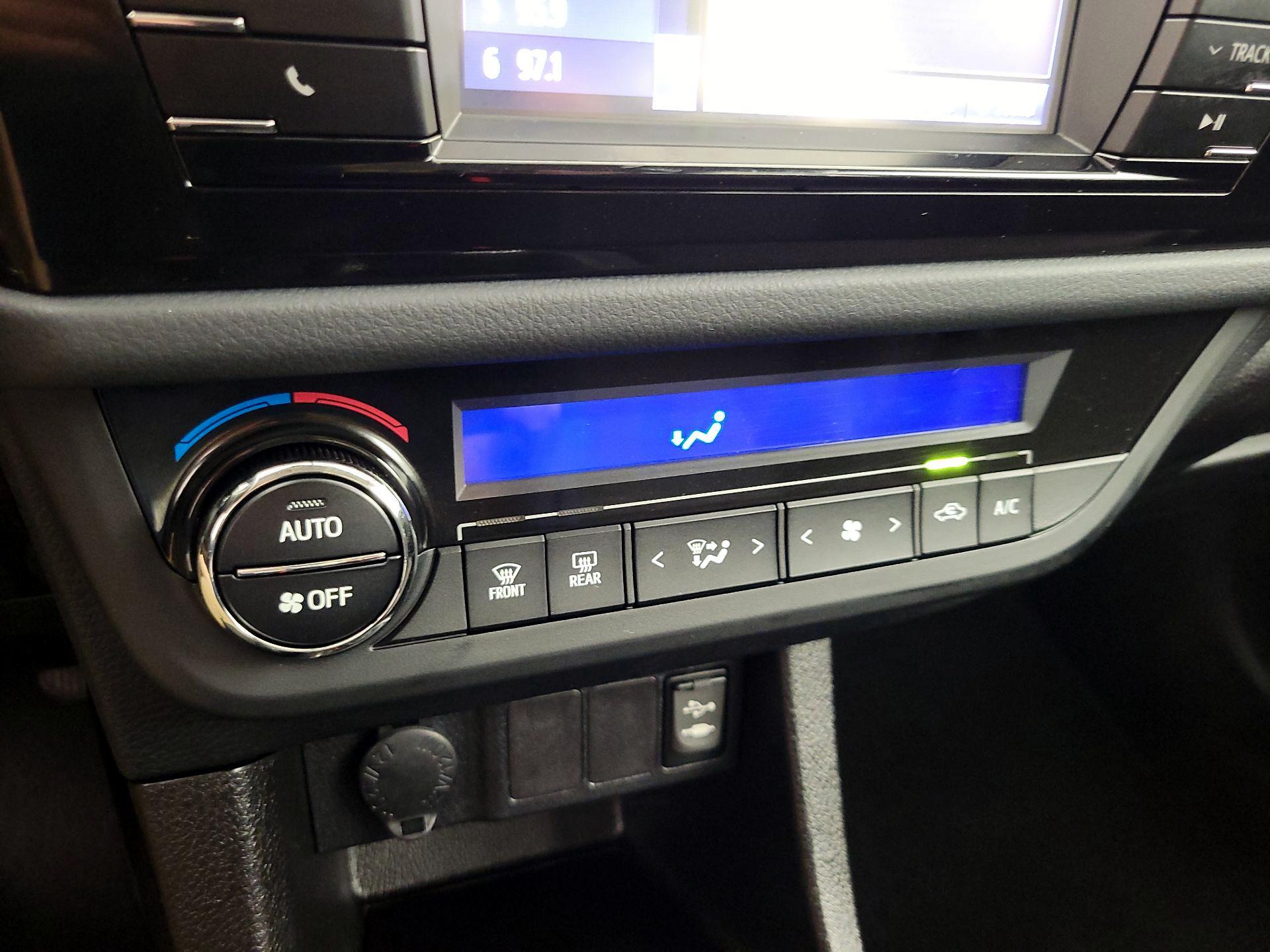 Thumbnail: 2015 Toyota Corolla - 16