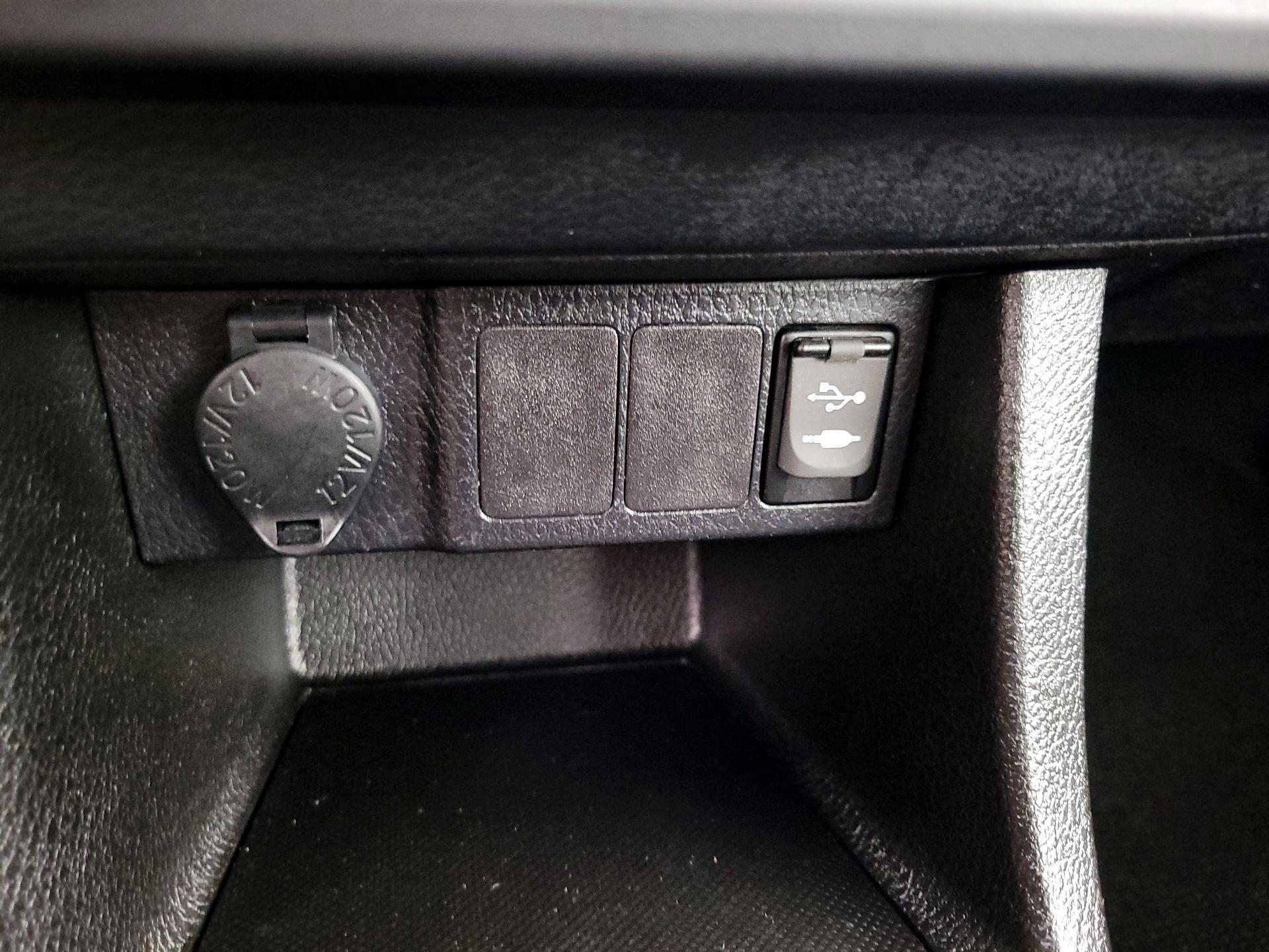 Thumbnail: 2015 Toyota Corolla - 18