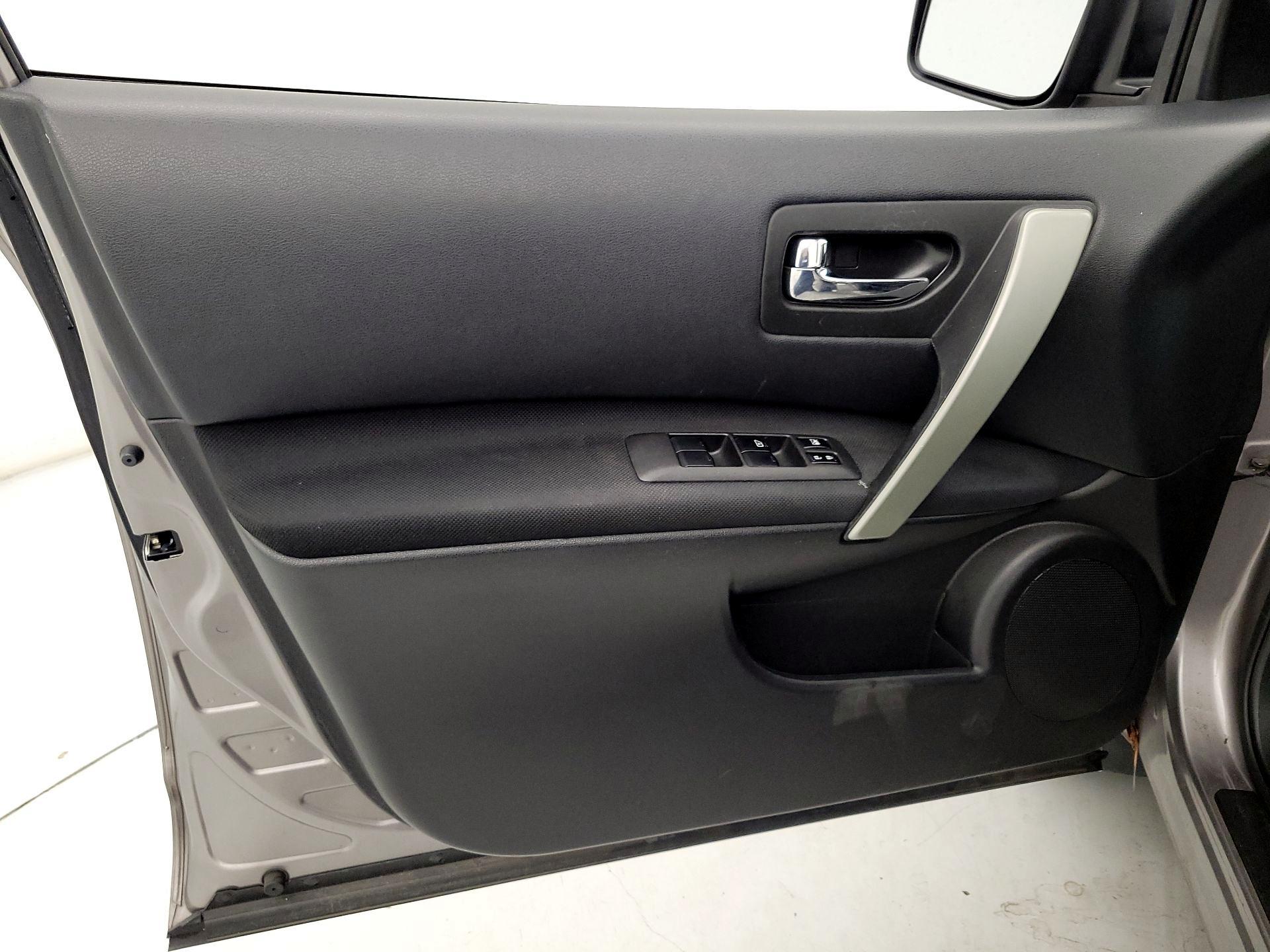 Thumbnail: 2015 Nissan Rogue - 12