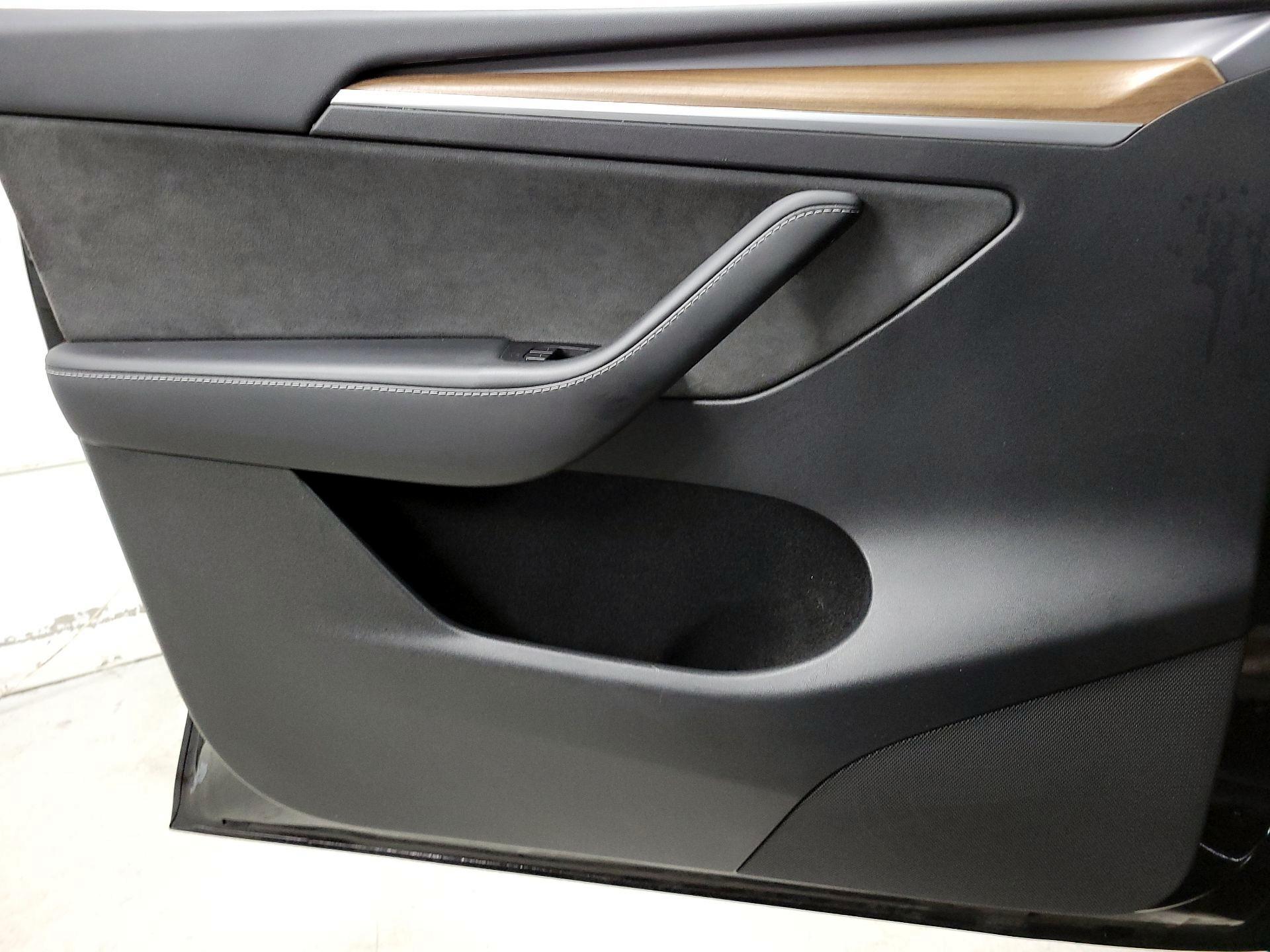 Thumbnail: 2022 Tesla Model Y - 12