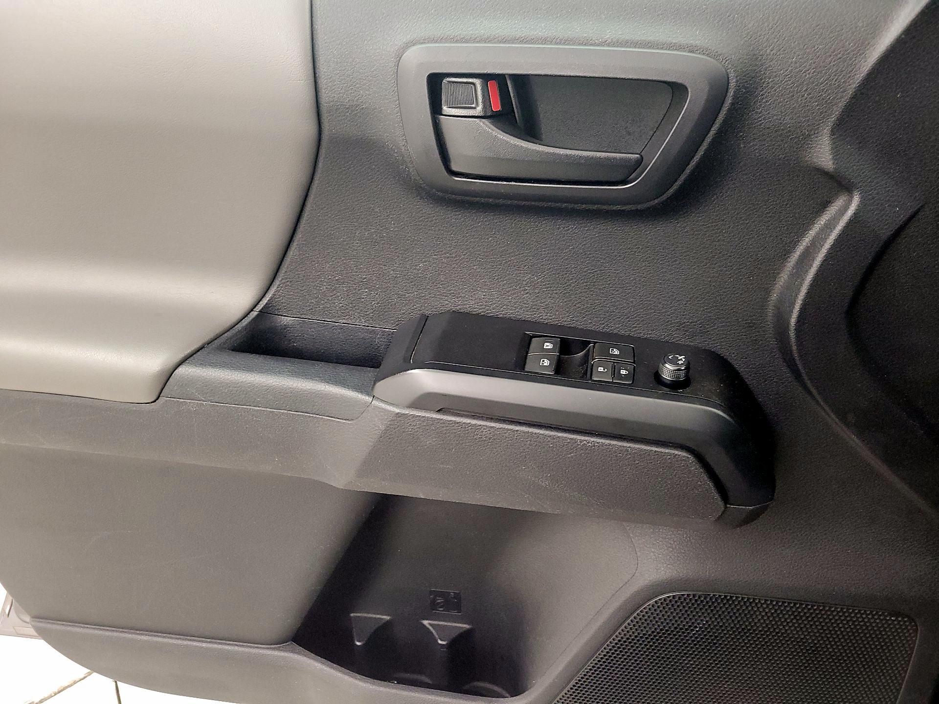 Thumbnail: 2020 Toyota Tacoma - 12