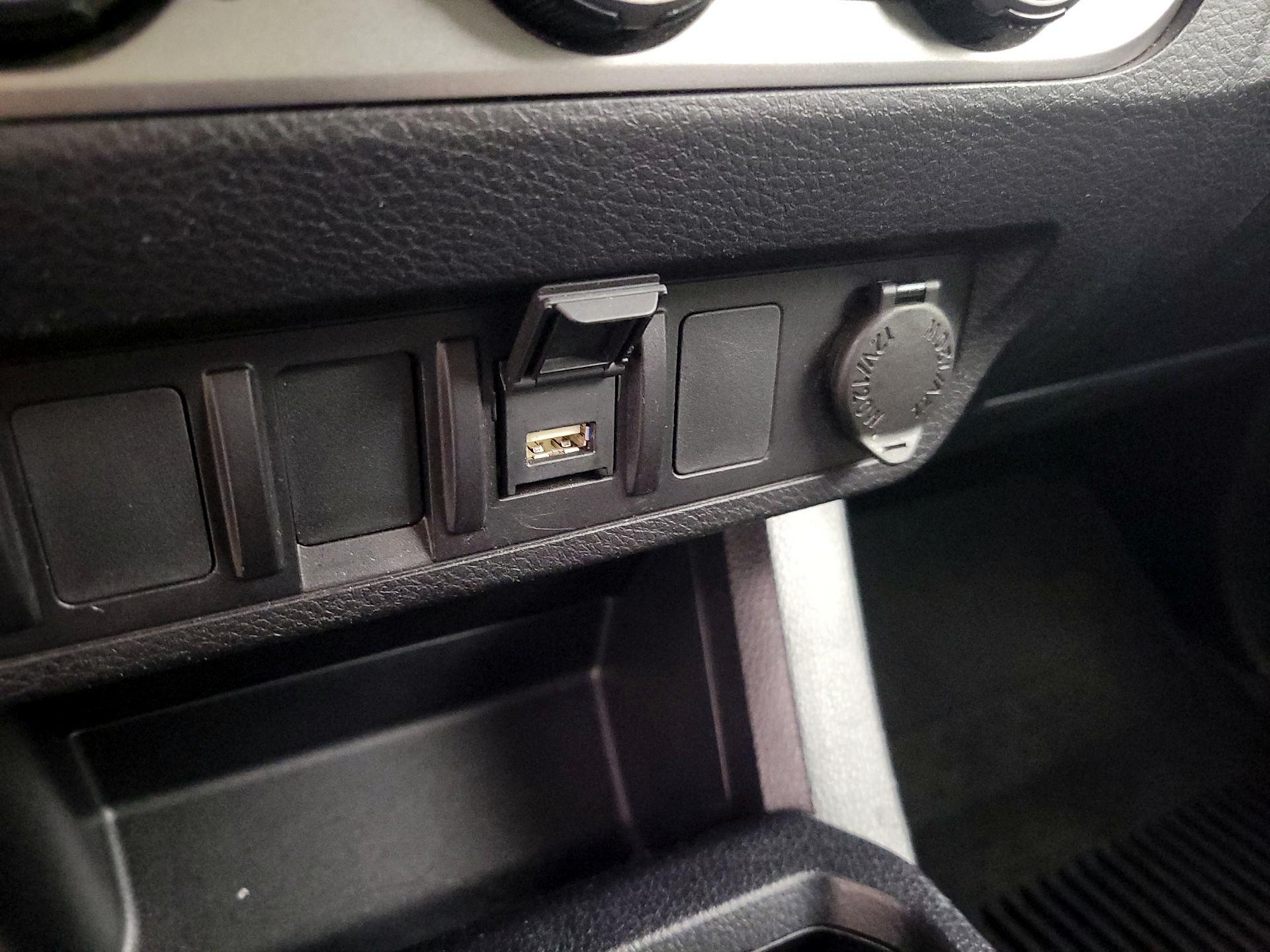 Thumbnail: 2020 Toyota Tacoma - 18