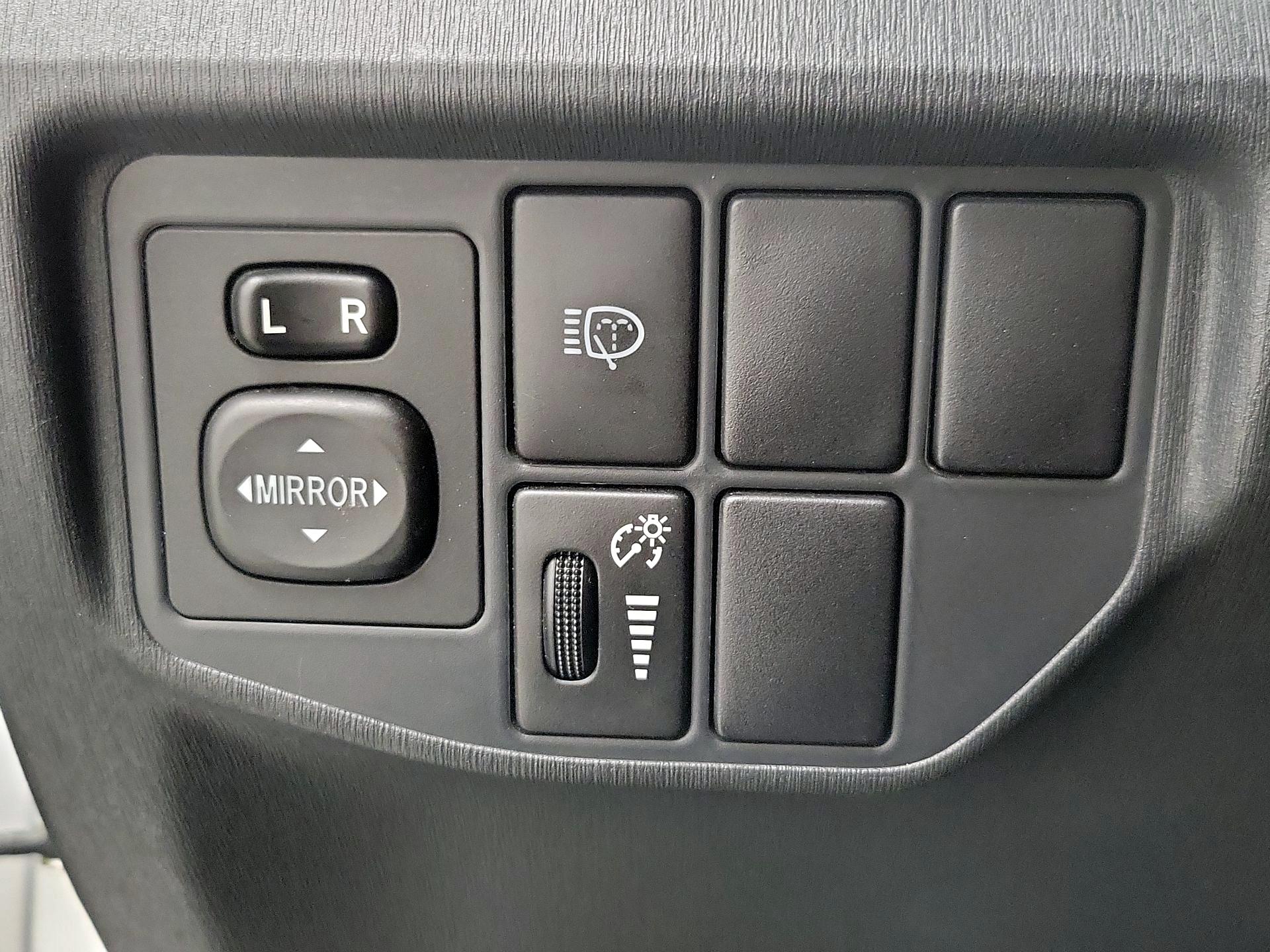 Thumbnail: 2014 Toyota Prius - 13