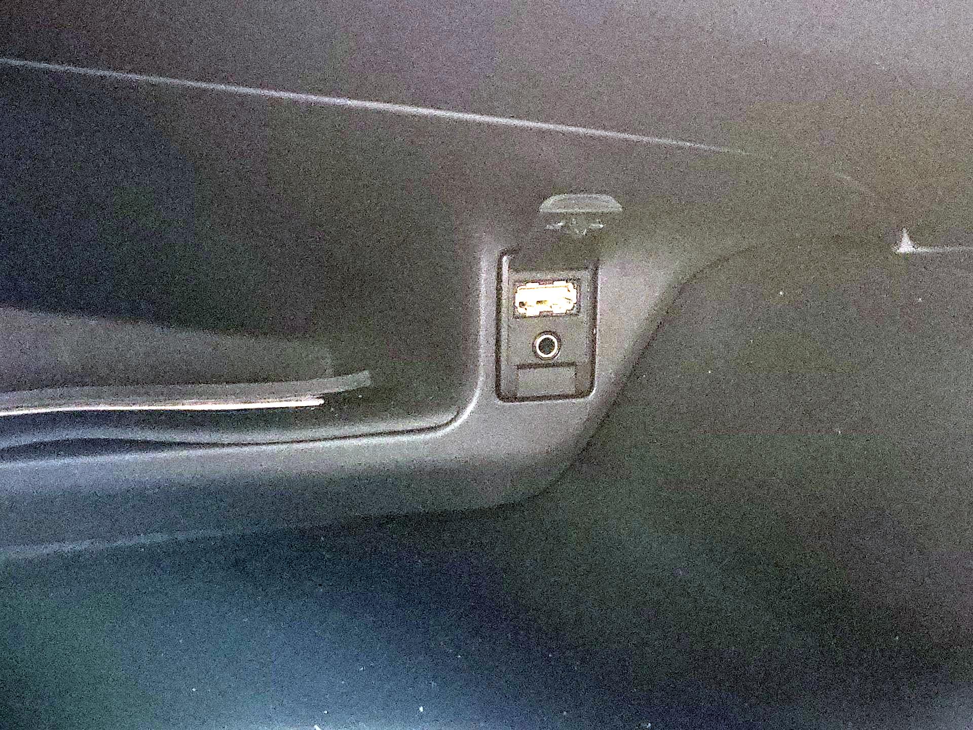 Thumbnail: 2018 Toyota C-HR - 18