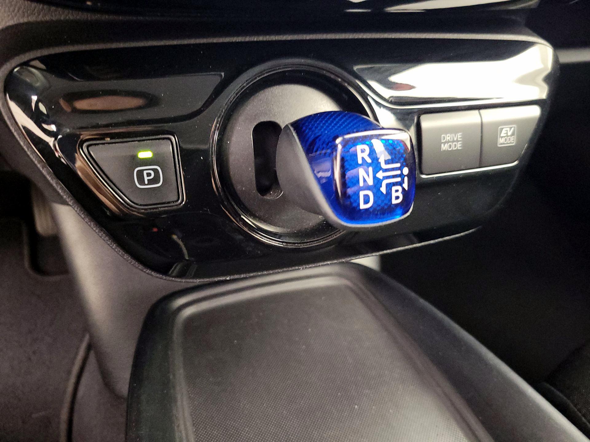 Thumbnail: 2022 Toyota Prius - 17