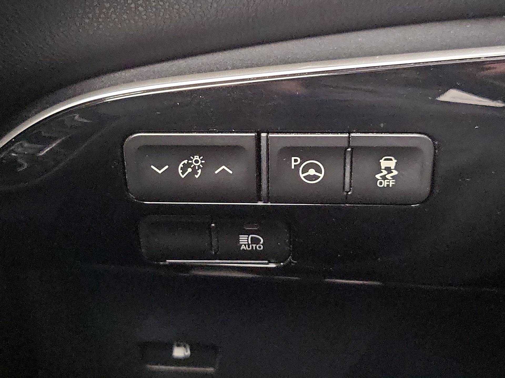 Thumbnail: 2021 Toyota Prius - 13