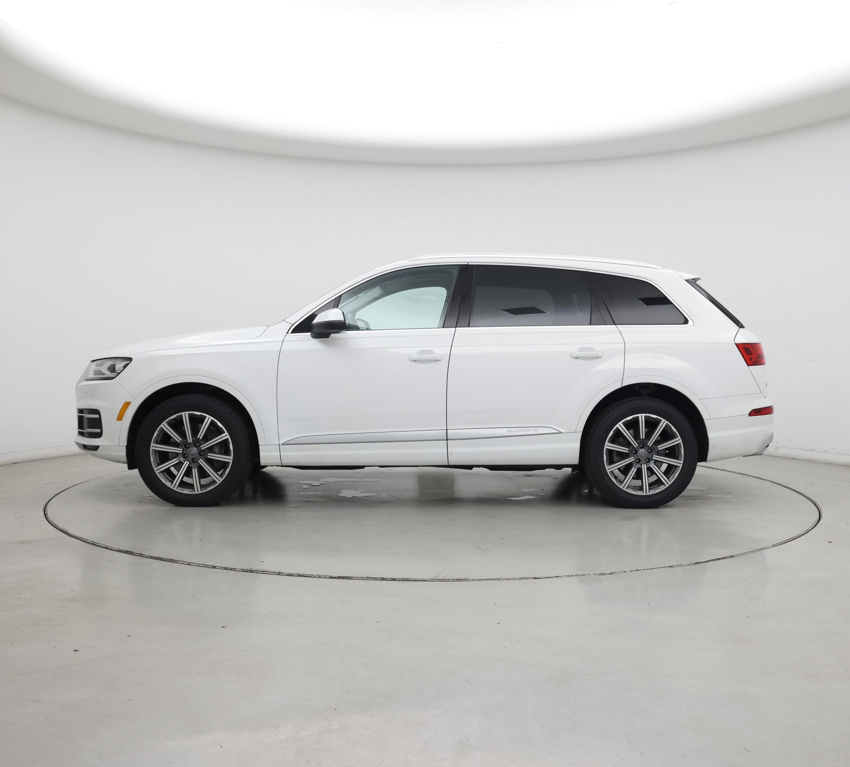 Thumbnail: 2019 Audi Q7 - 3