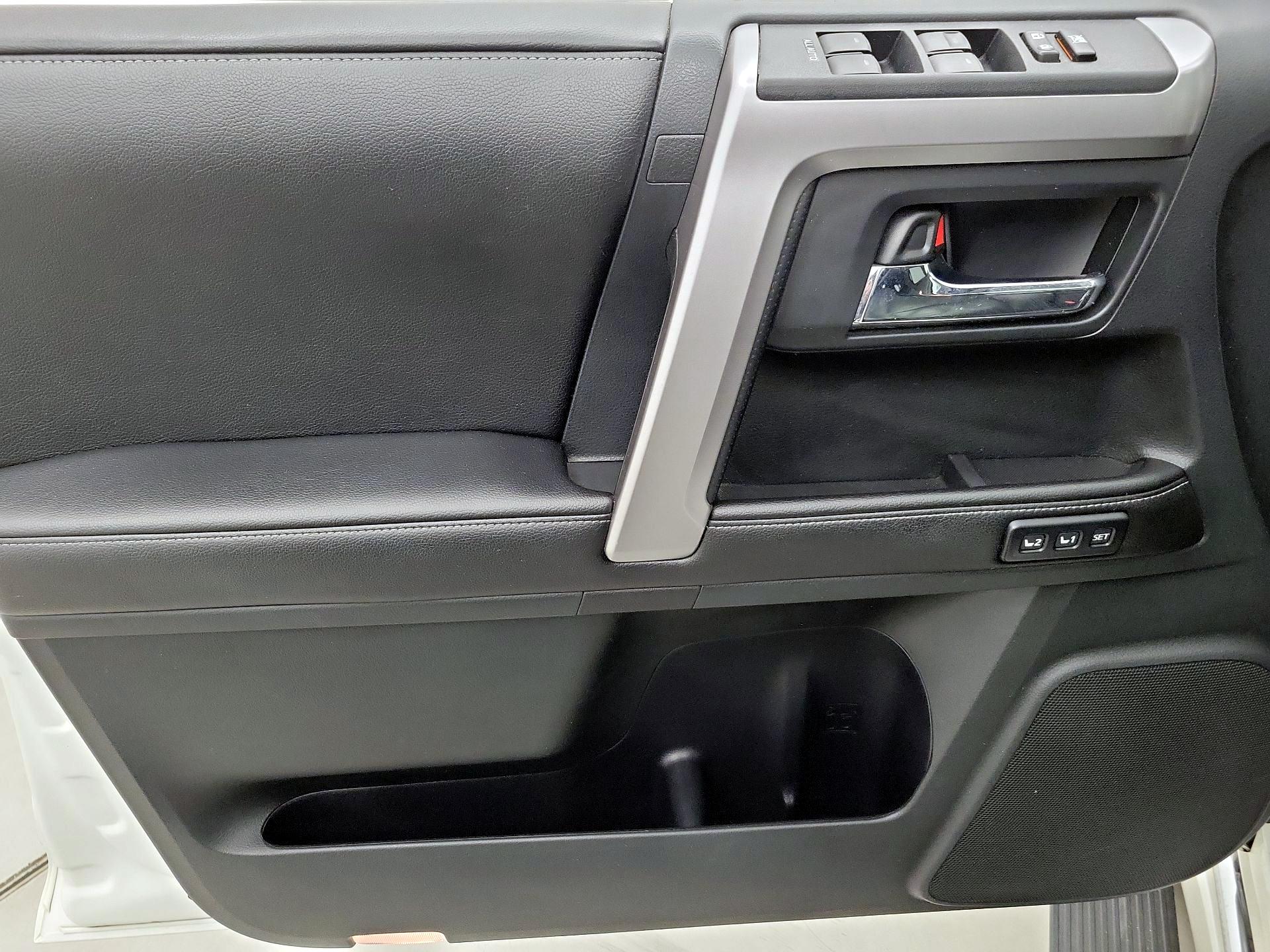 Thumbnail: 2015 Toyota 4Runner - 12