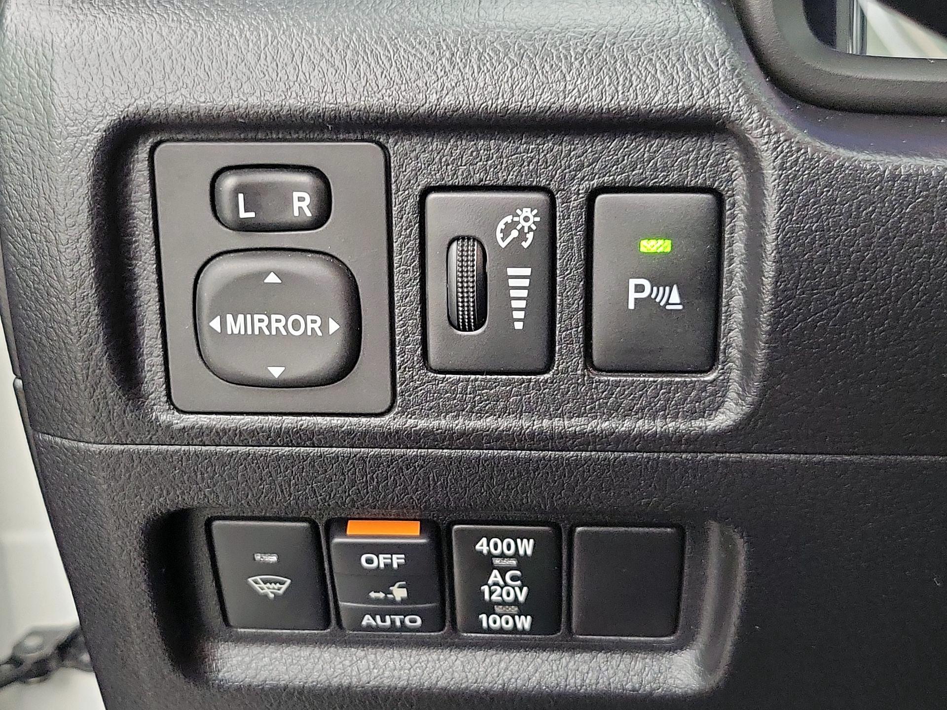 Thumbnail: 2015 Toyota 4Runner - 13