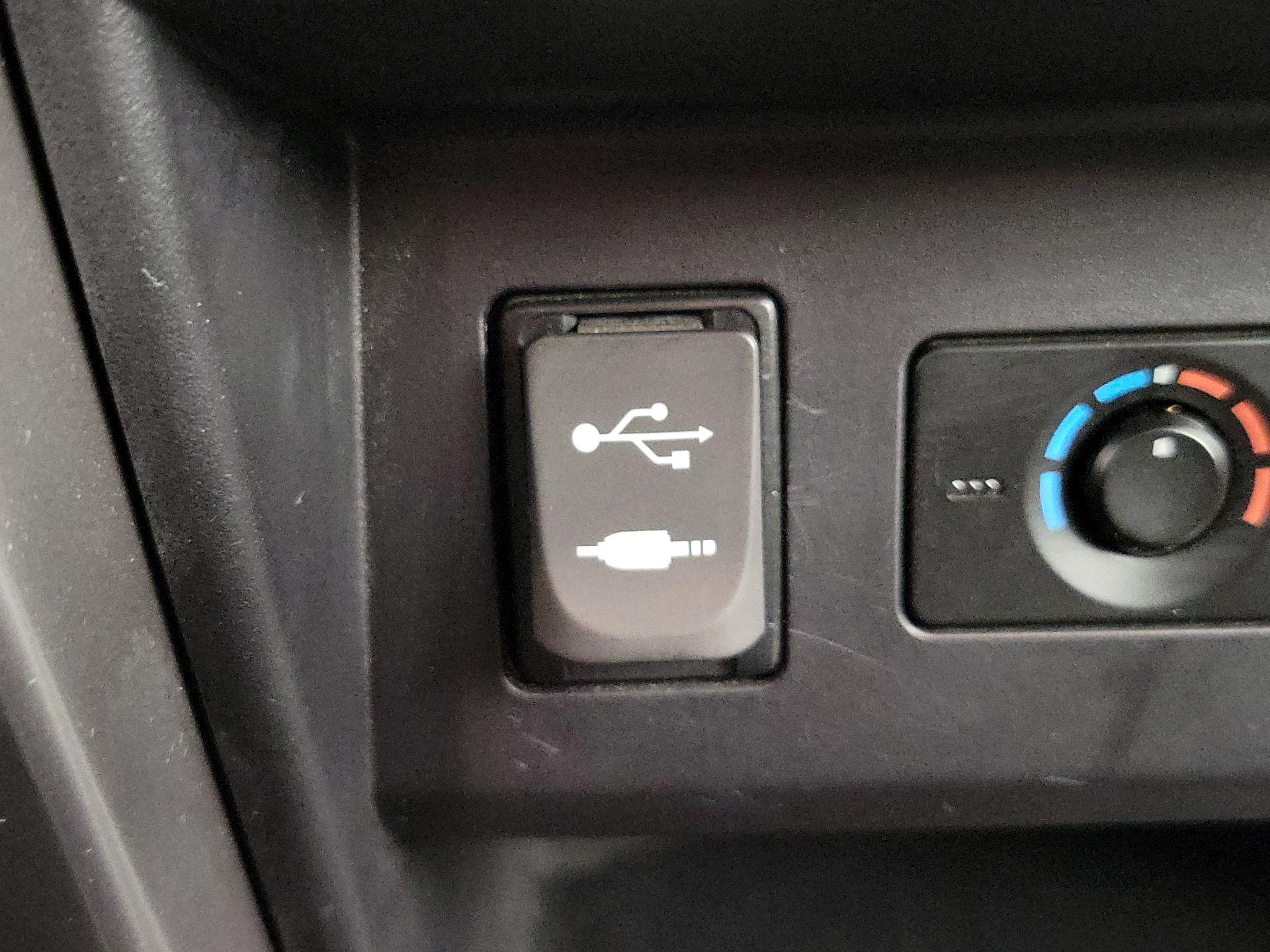 Thumbnail: 2015 Toyota 4Runner - 18