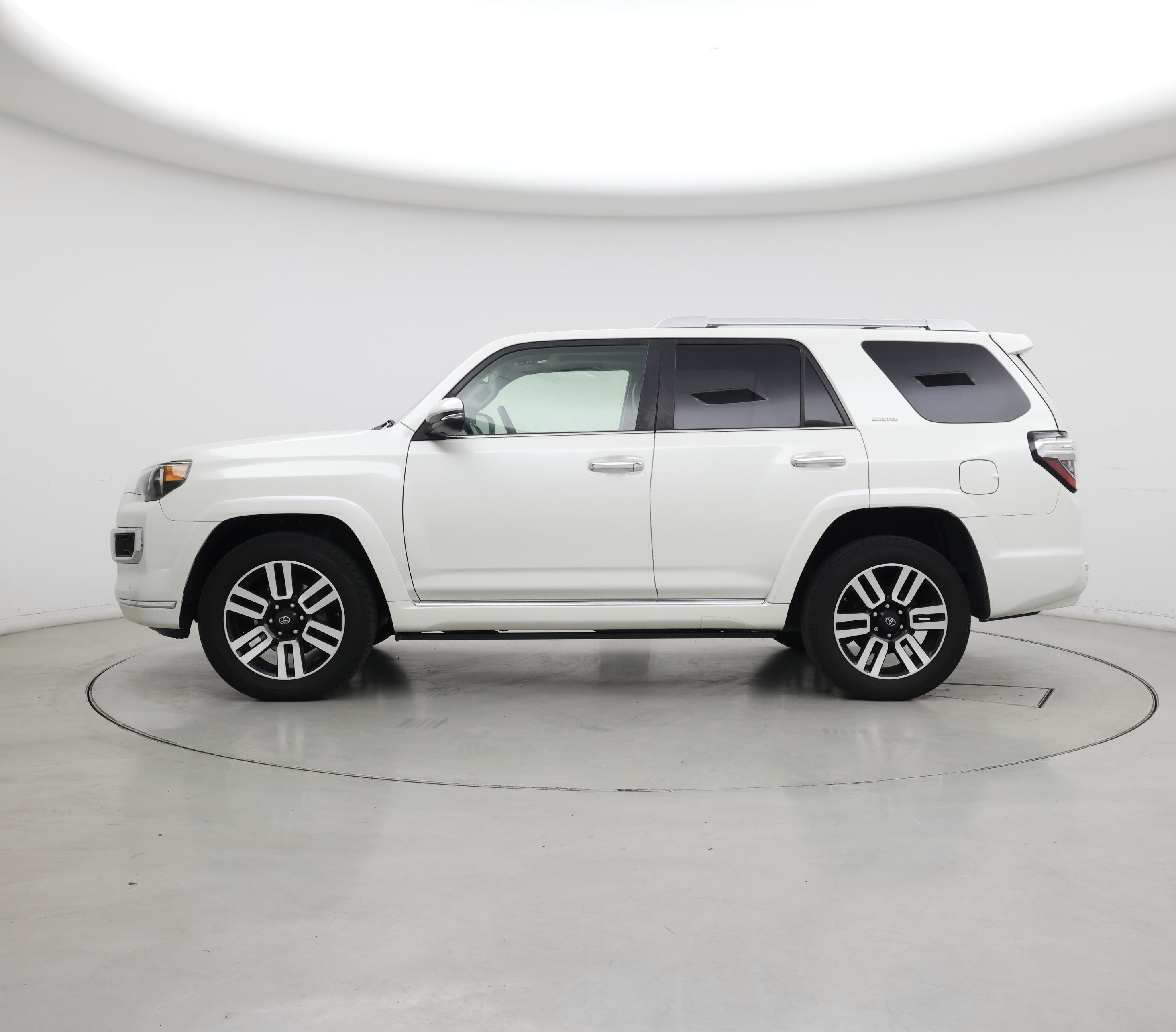 Thumbnail: 2015 Toyota 4Runner - 3