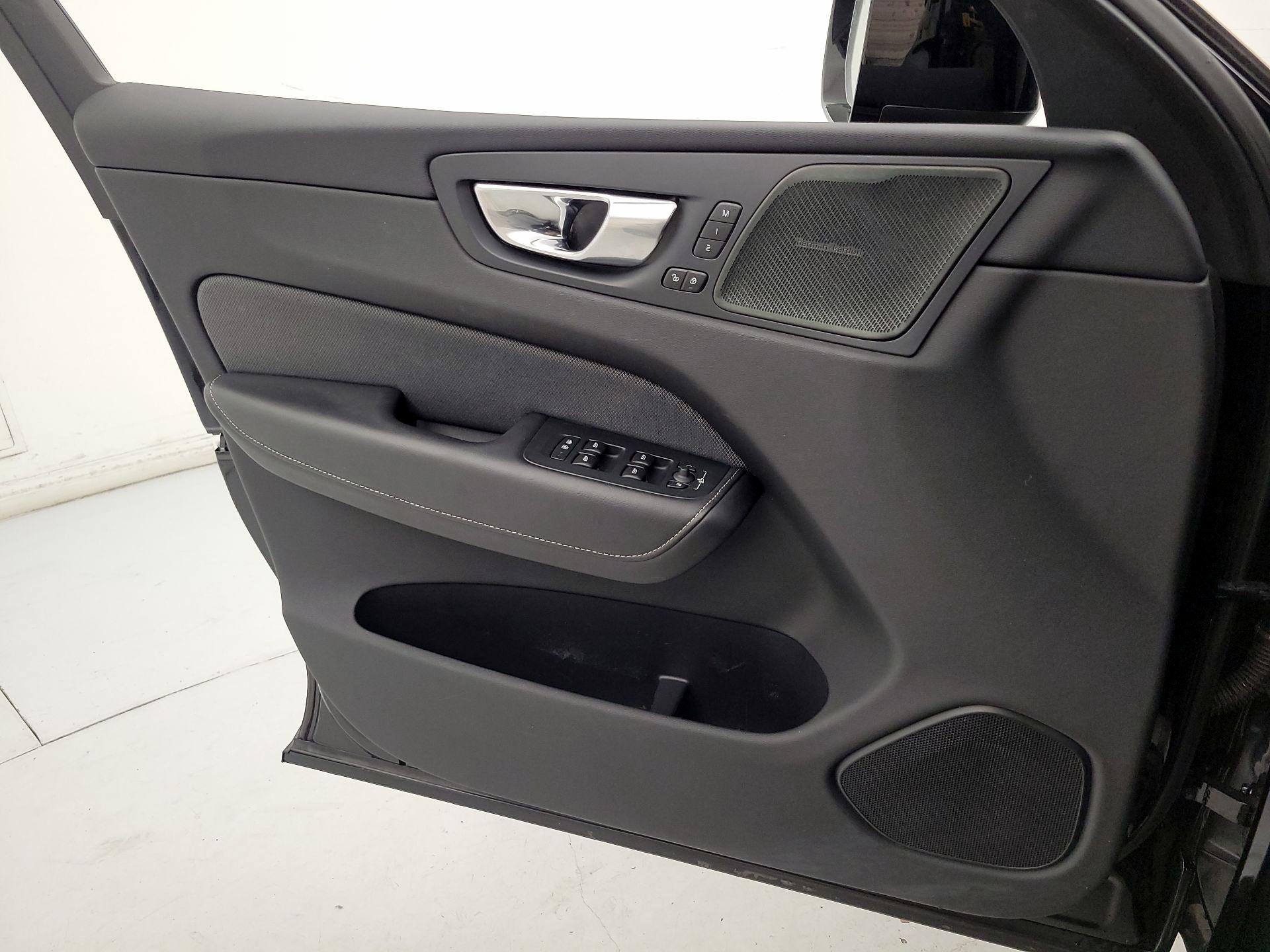 Thumbnail: 2020 Volvo XC60 - 12