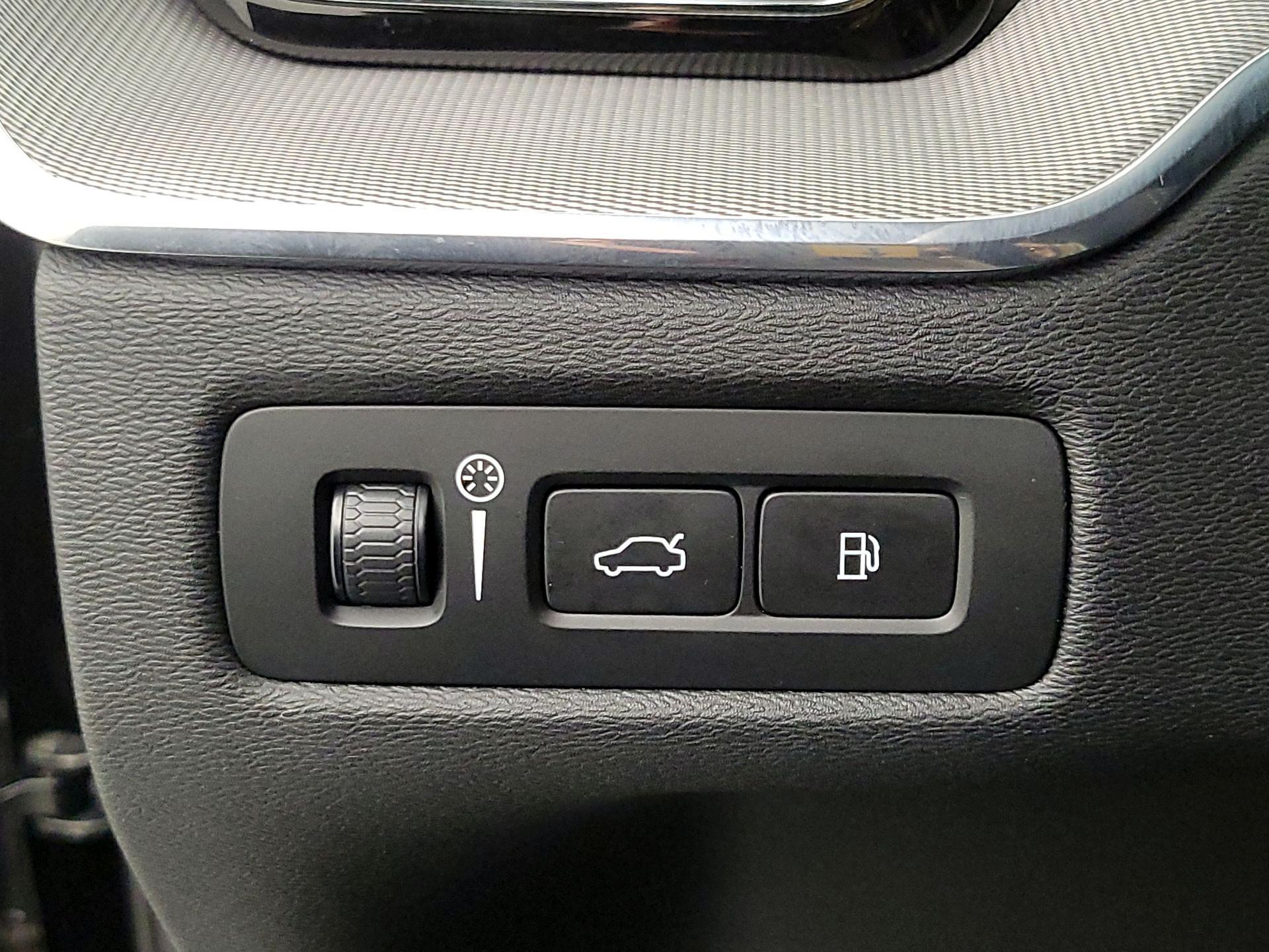 Thumbnail: 2020 Volvo XC60 - 13