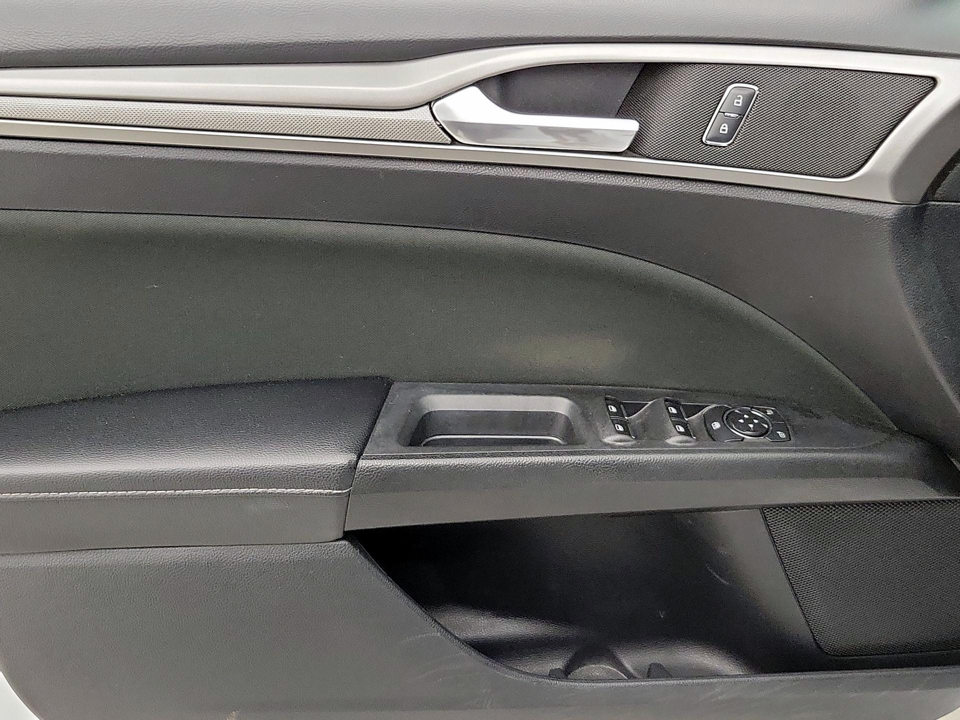 Thumbnail: 2018 Ford Fusion - 12