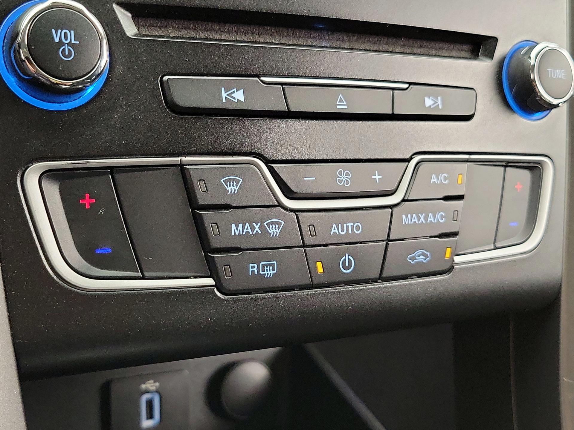 Thumbnail: 2018 Ford Fusion - 16