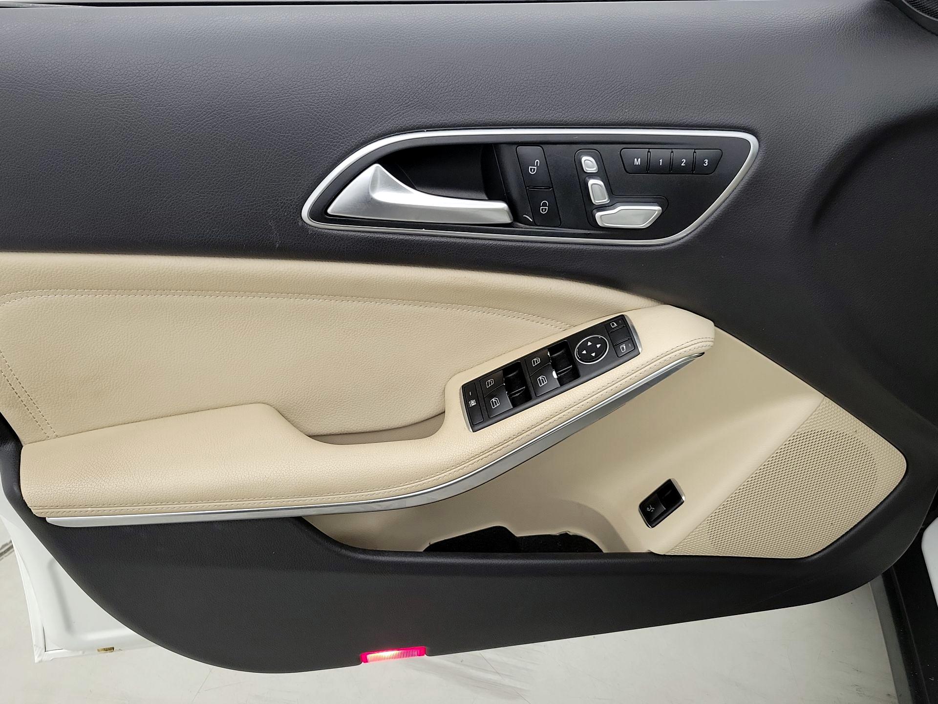 Thumbnail: 2019 Mercedes-Benz GLA - 12