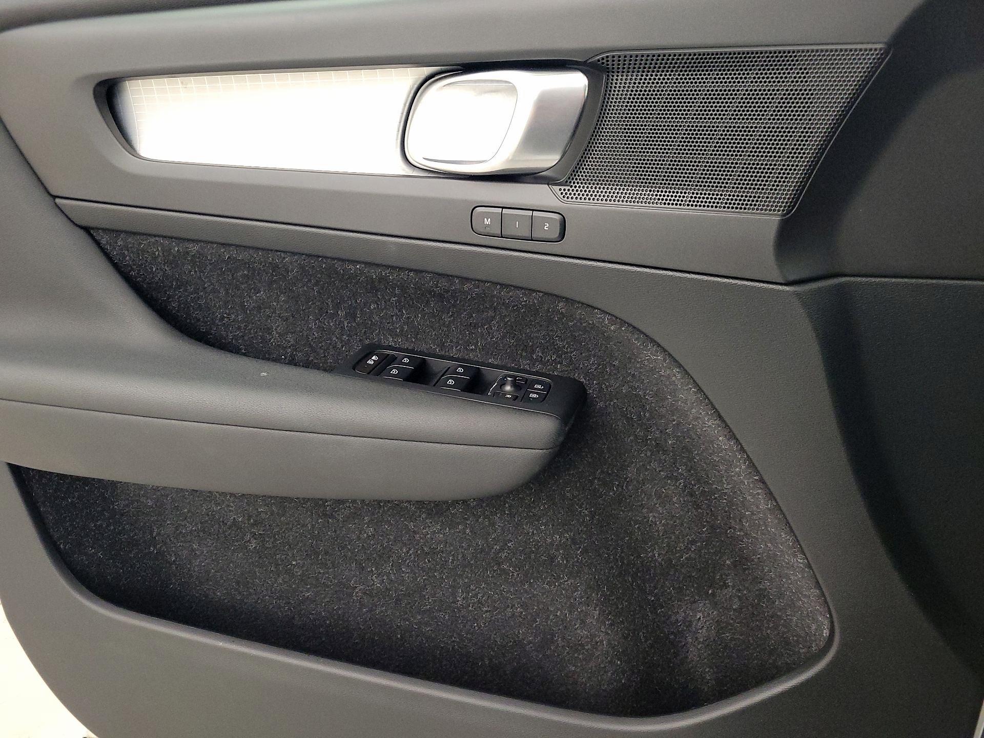 Thumbnail: 2020 Volvo XC40 - 12