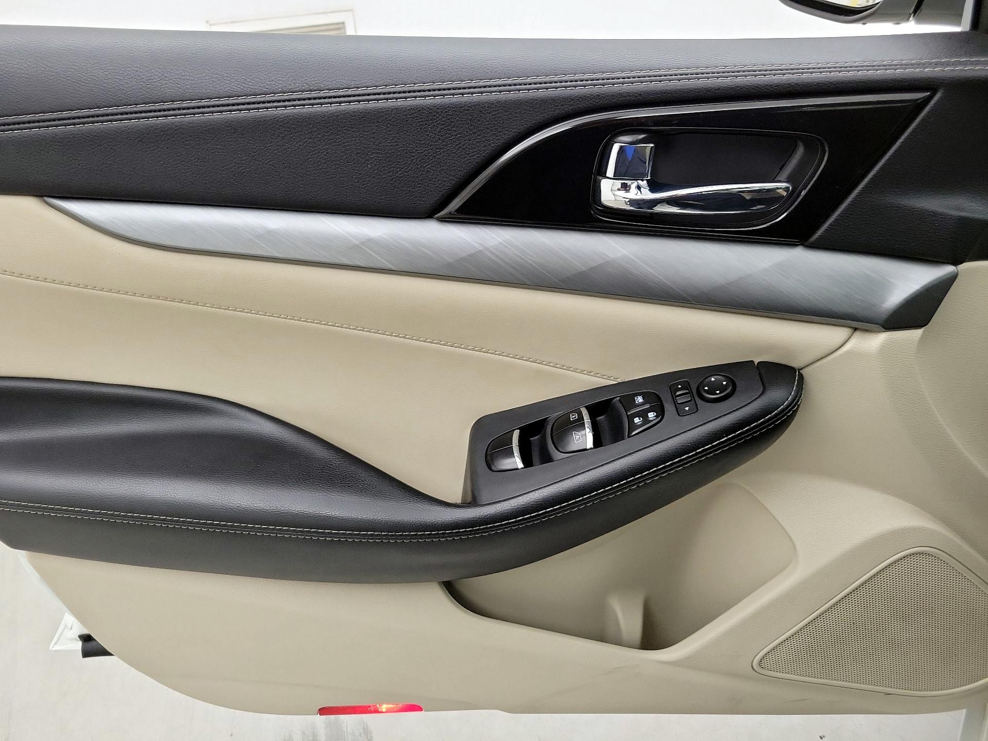 Thumbnail: 2017 Nissan Maxima - 12