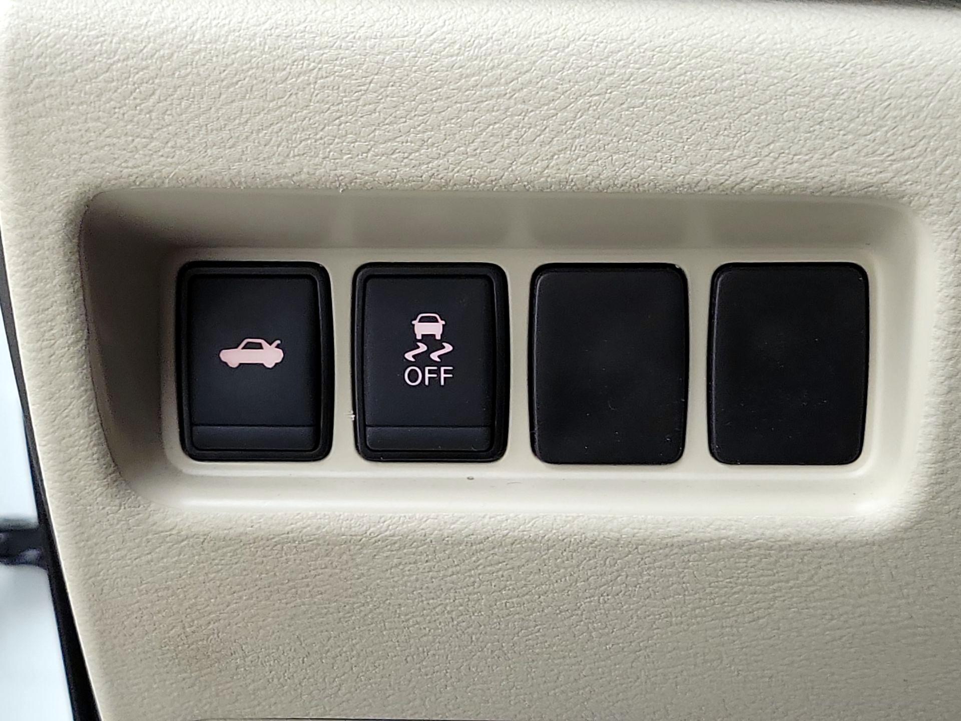 Thumbnail: 2017 Nissan Maxima - 13