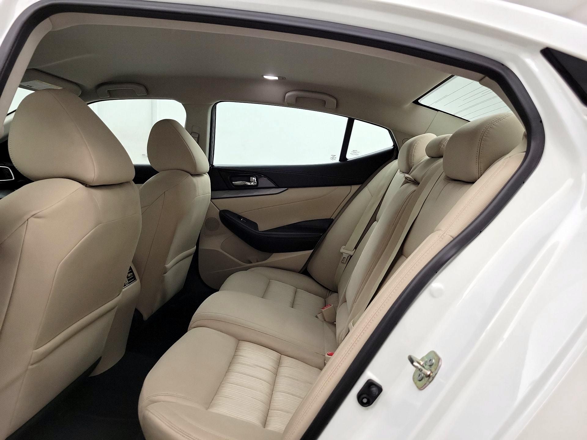 Thumbnail: 2017 Nissan Maxima - 20