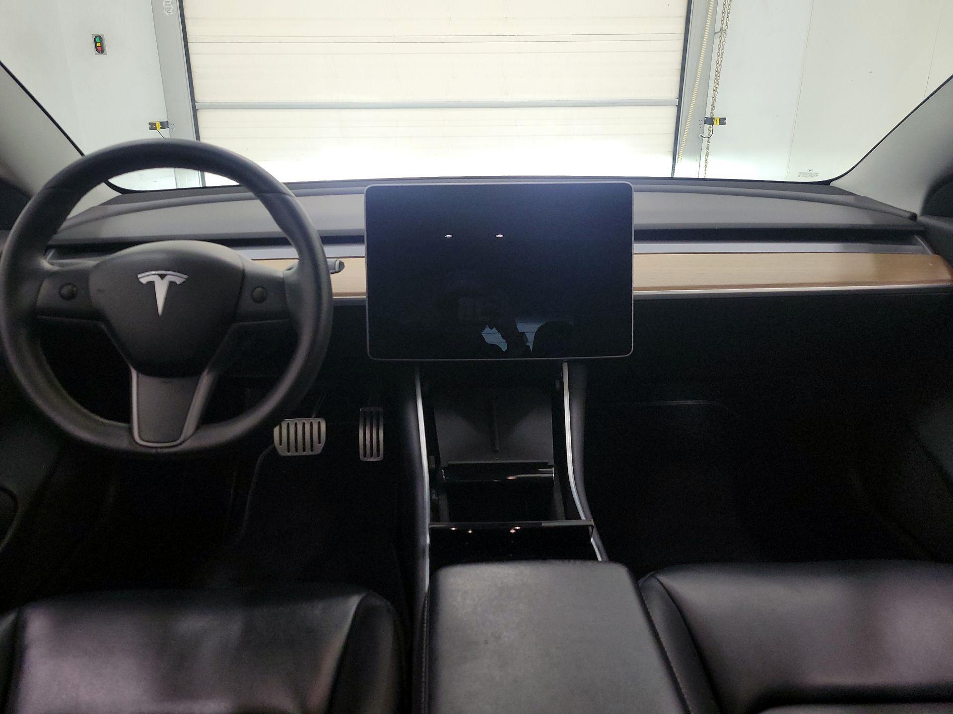 Thumbnail: 2020 Tesla Model 3 - 9