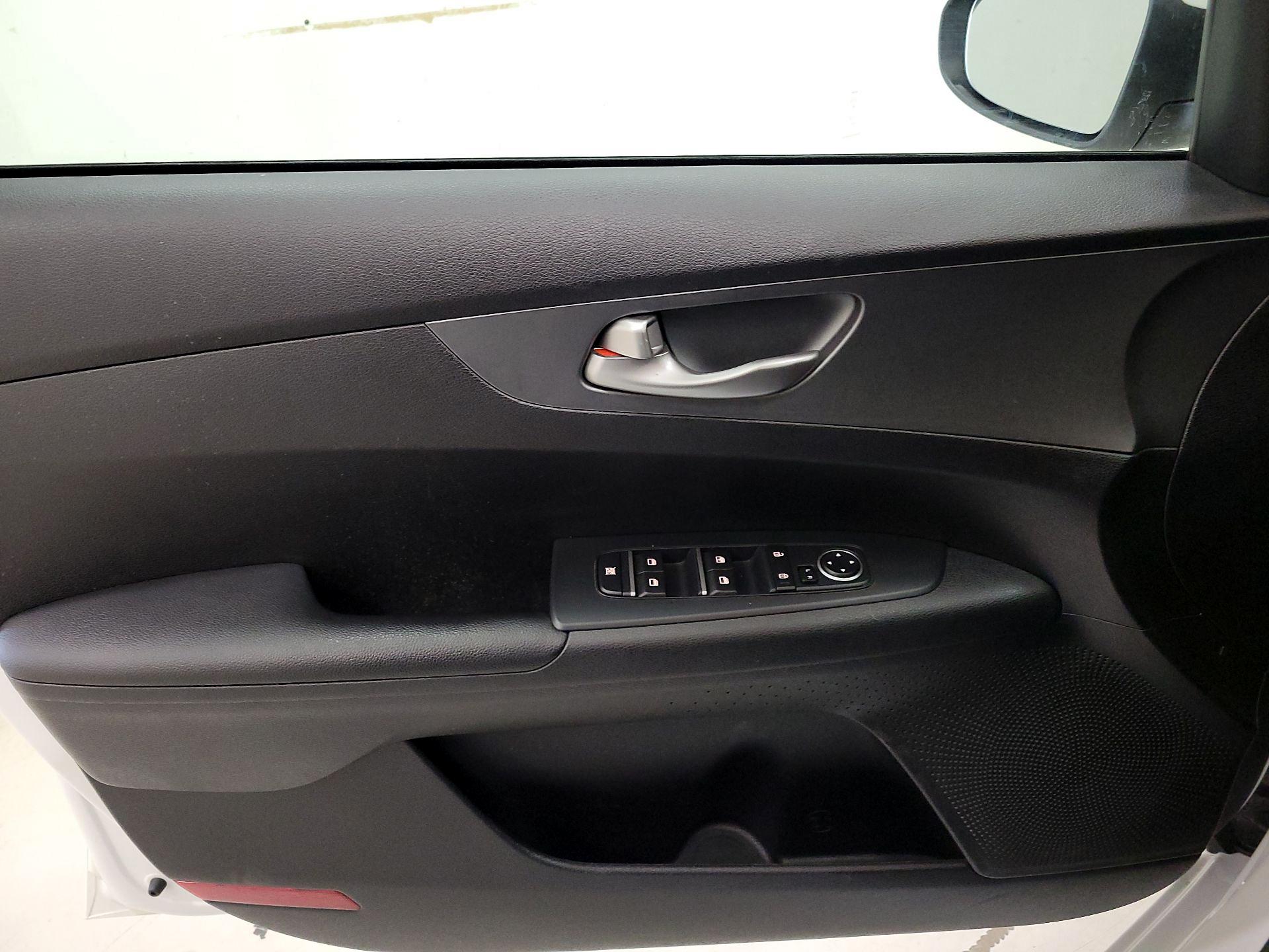 Thumbnail: 2019 Kia Forte - 12