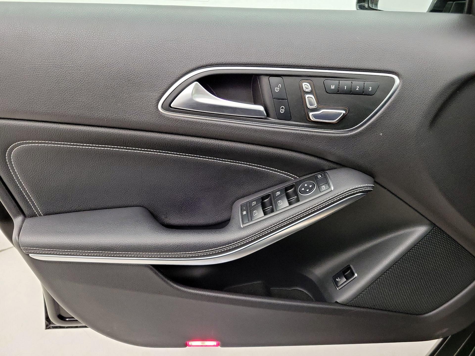 Thumbnail: 2020 Mercedes-Benz GLA - 12