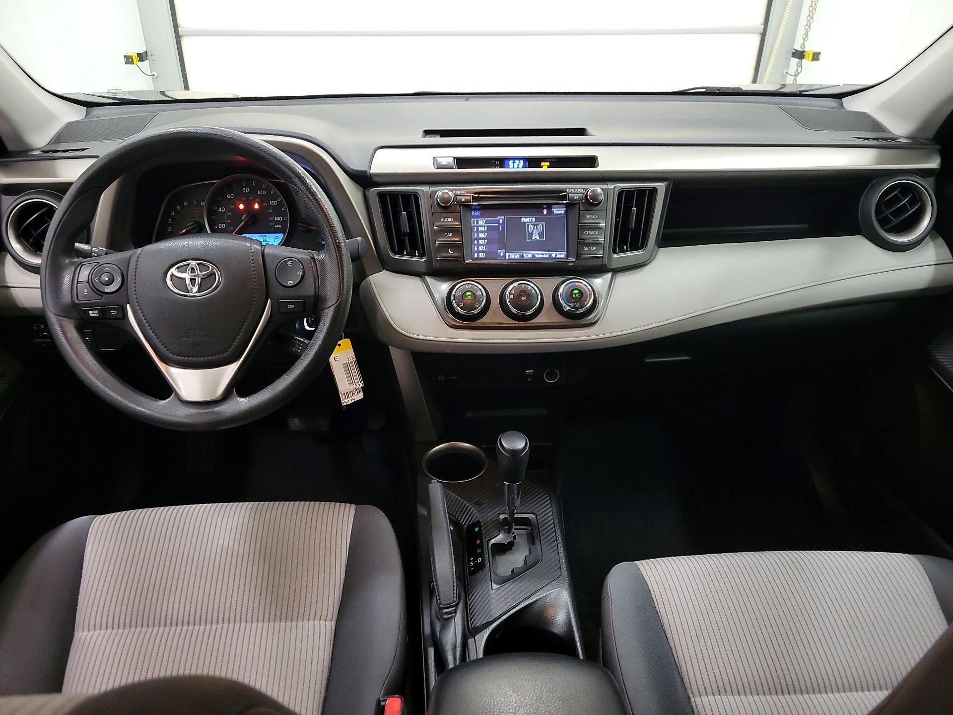 Thumbnail: 2015 Toyota RAV4 - 9