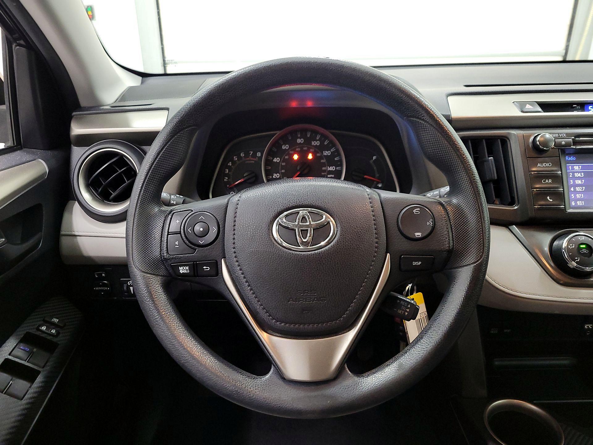 Thumbnail: 2015 Toyota RAV4 - 10