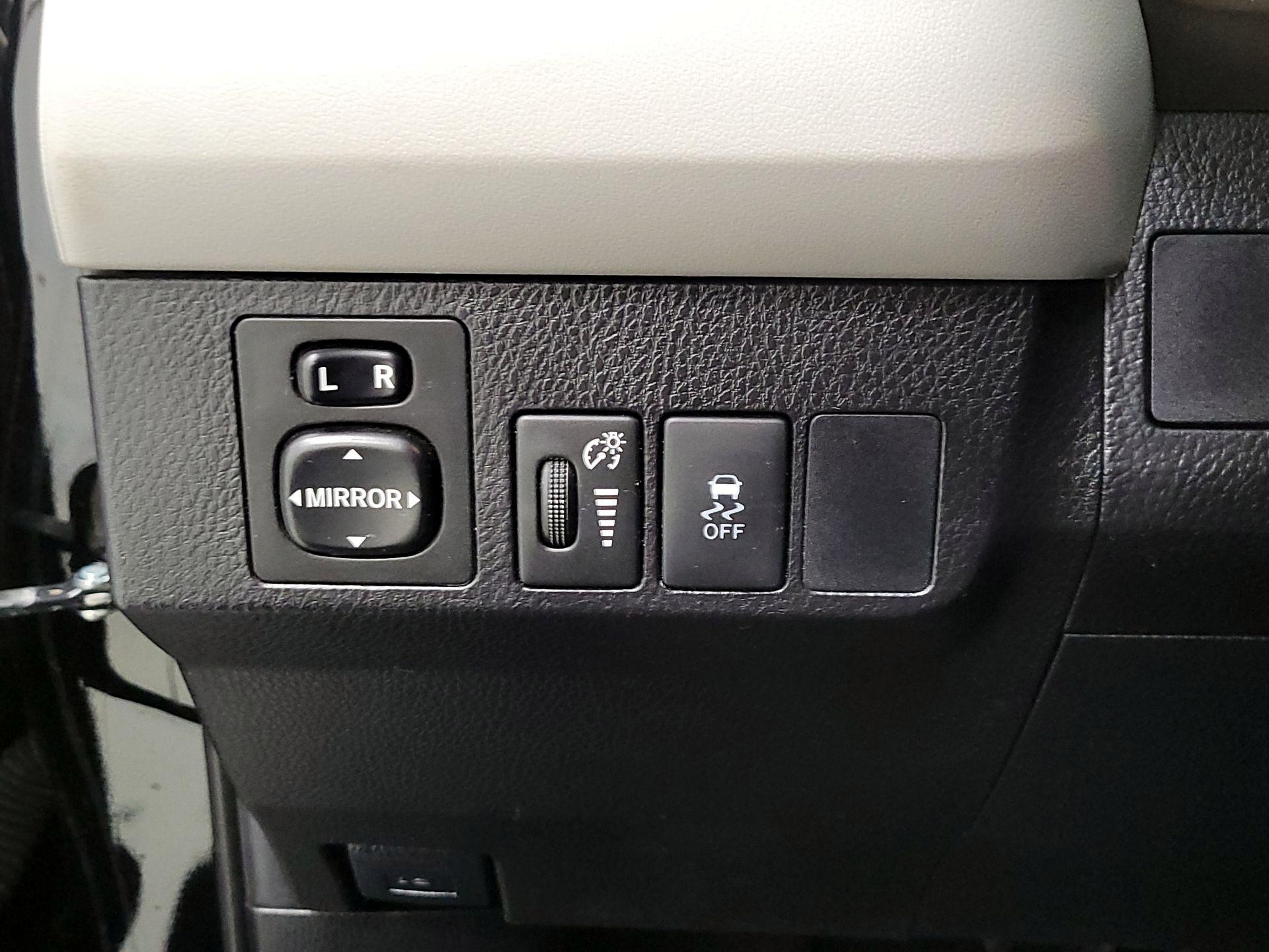 Thumbnail: 2015 Toyota RAV4 - 13