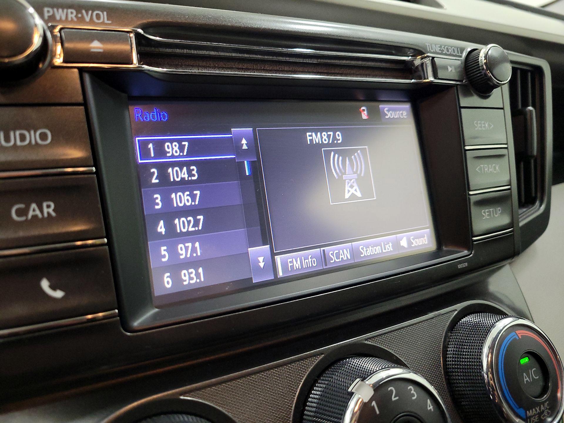 Thumbnail: 2015 Toyota RAV4 - 15