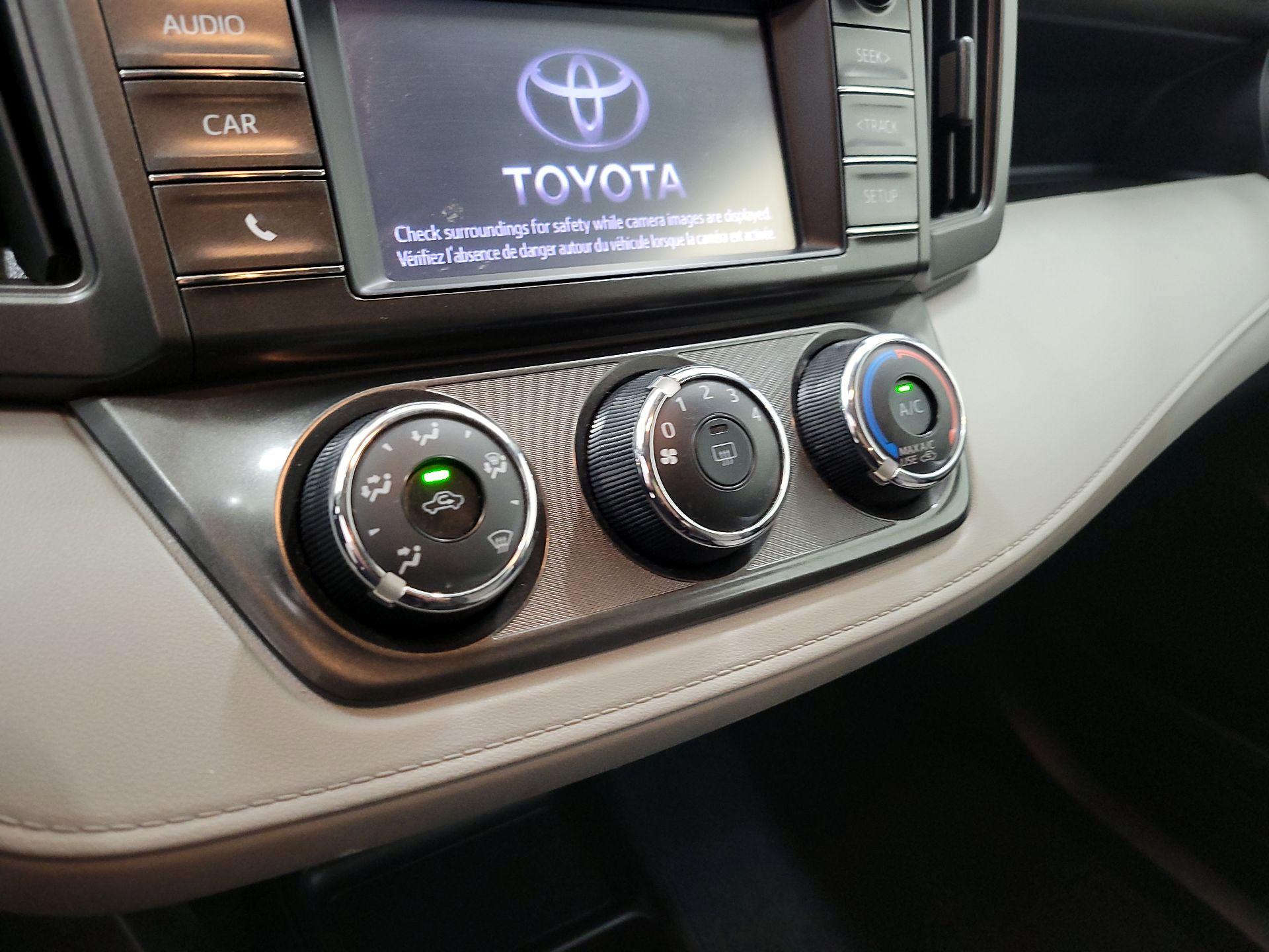 Thumbnail: 2015 Toyota RAV4 - 16