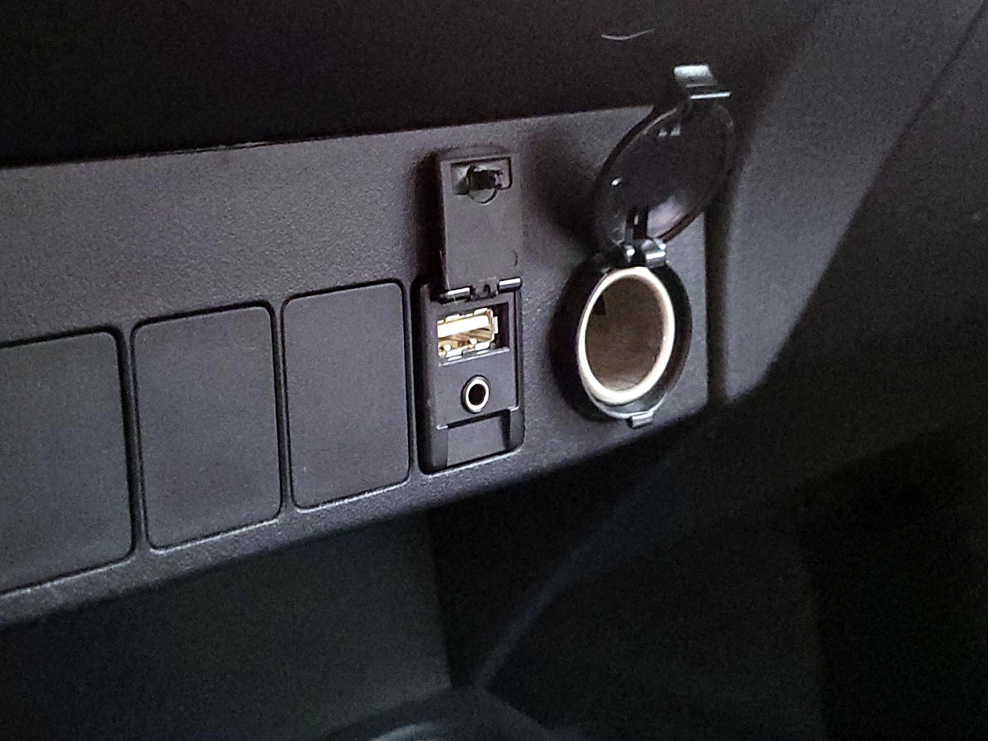 Thumbnail: 2015 Toyota RAV4 - 18