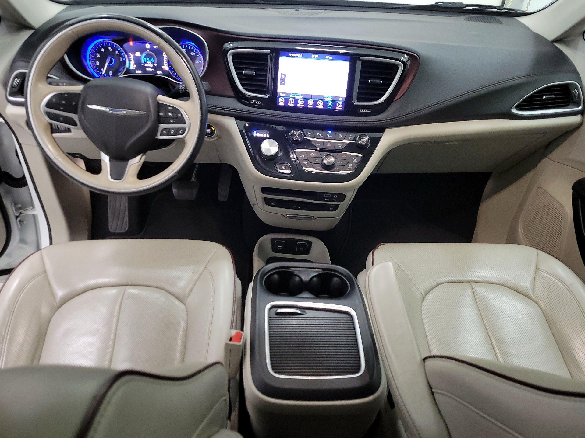 Thumbnail: 2018 Chrysler Pacifica - 9