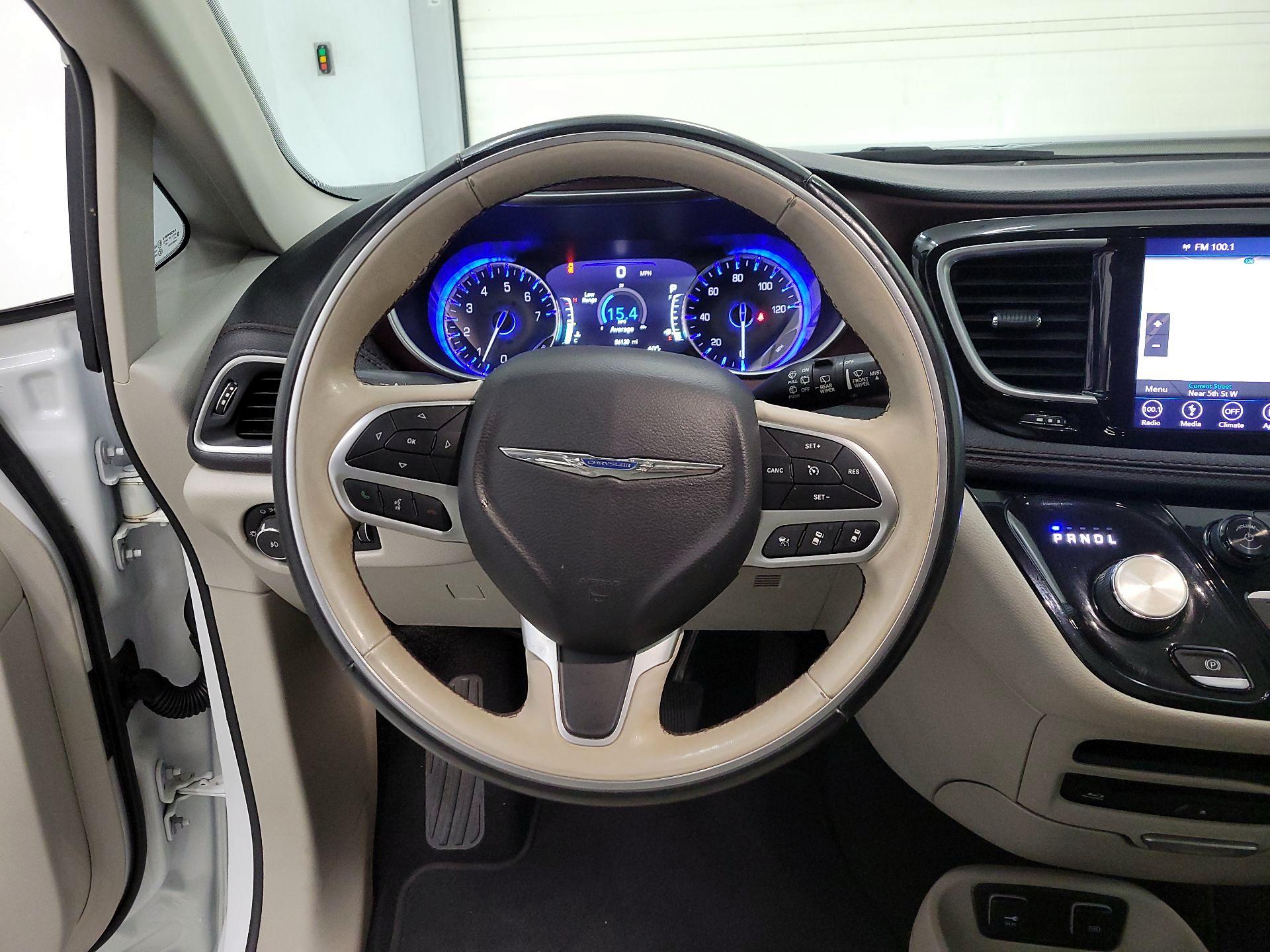 Thumbnail: 2018 Chrysler Pacifica - 10