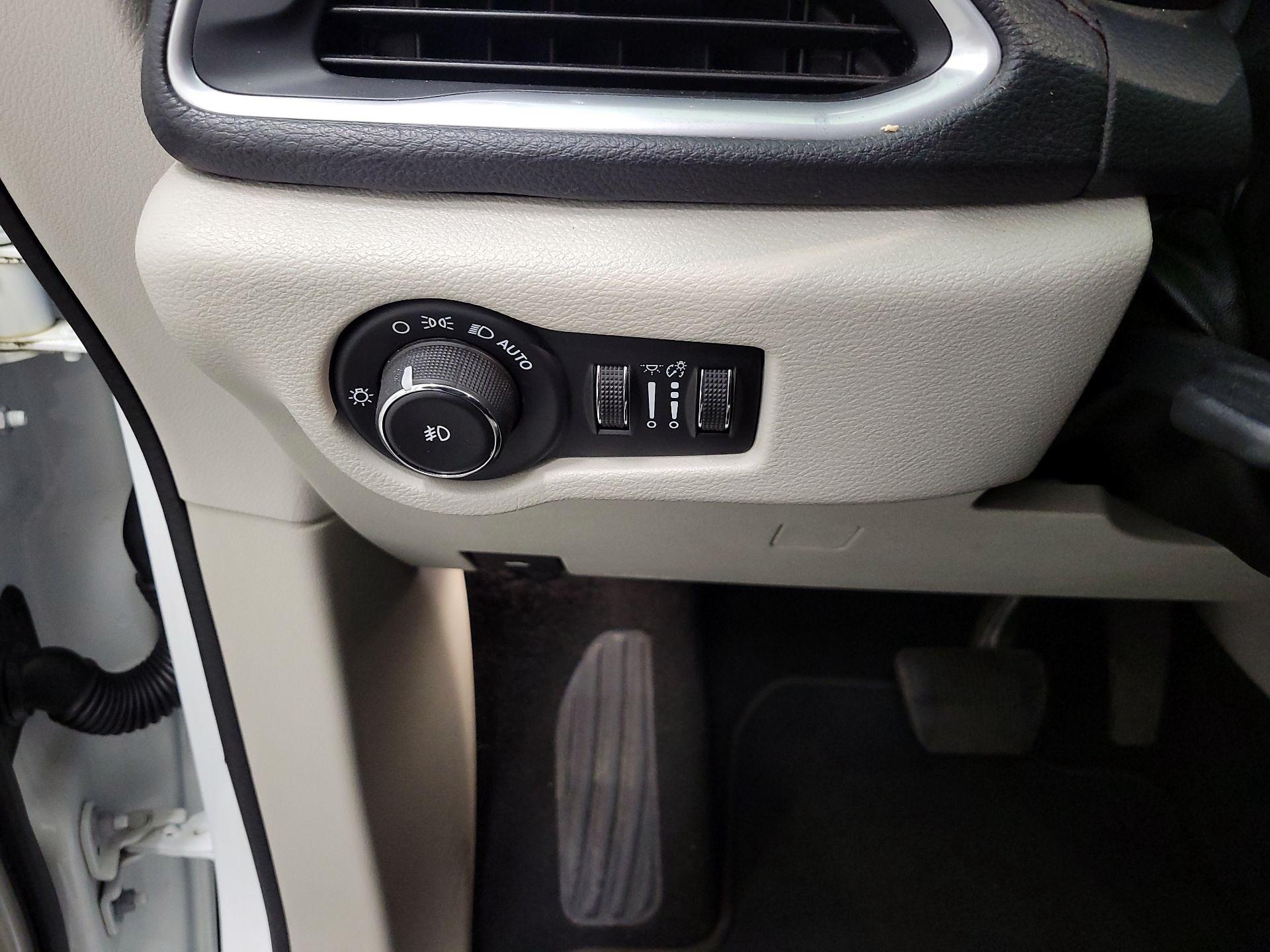 Thumbnail: 2018 Chrysler Pacifica - 13