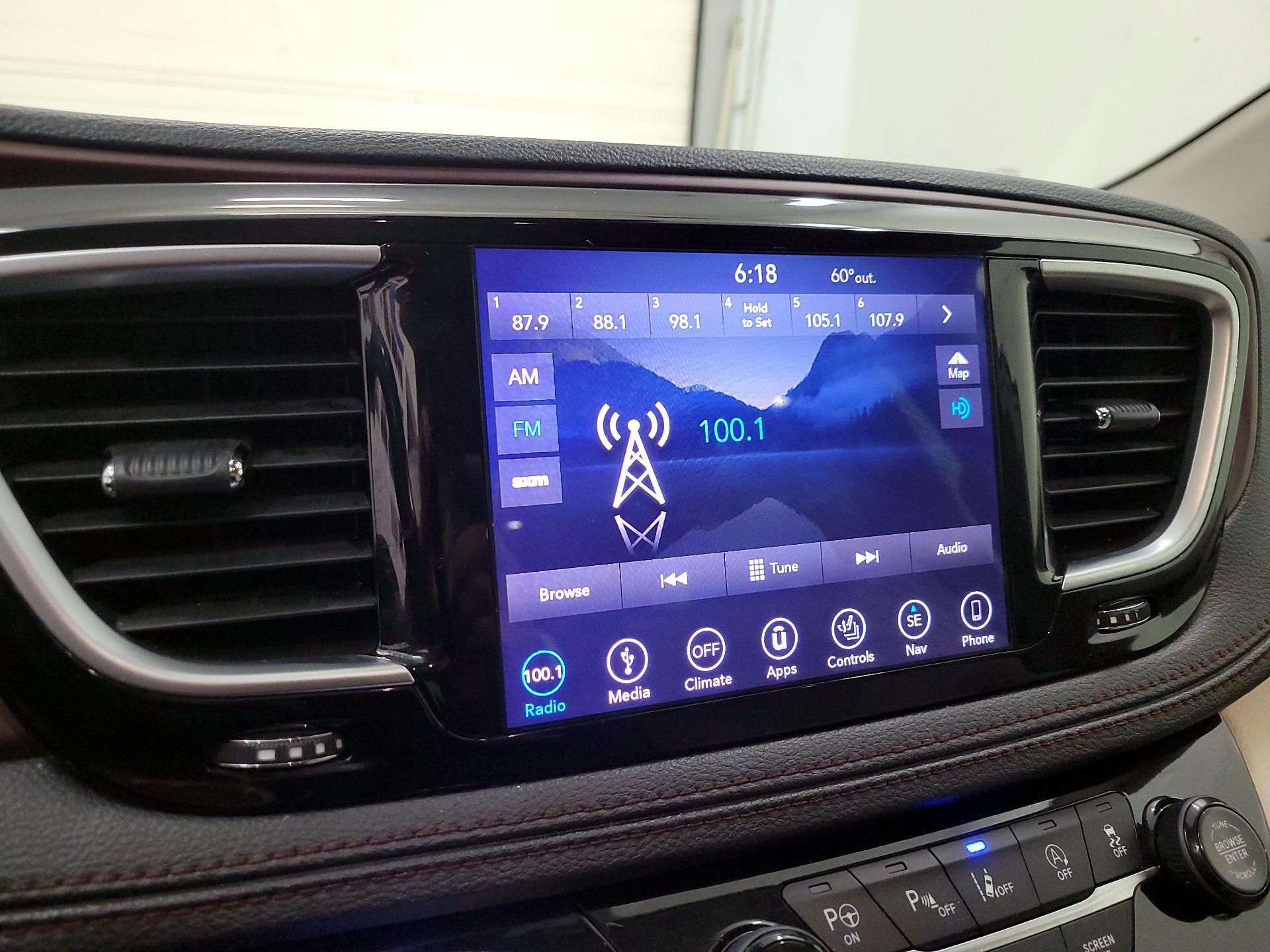 Thumbnail: 2018 Chrysler Pacifica - 16