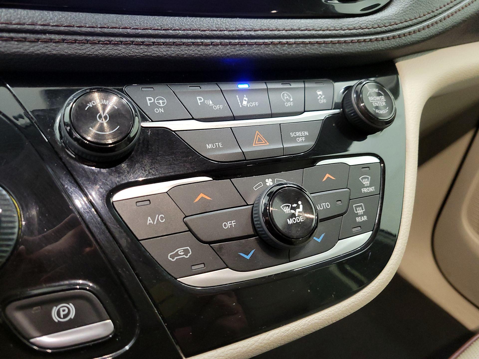 Thumbnail: 2018 Chrysler Pacifica - 17