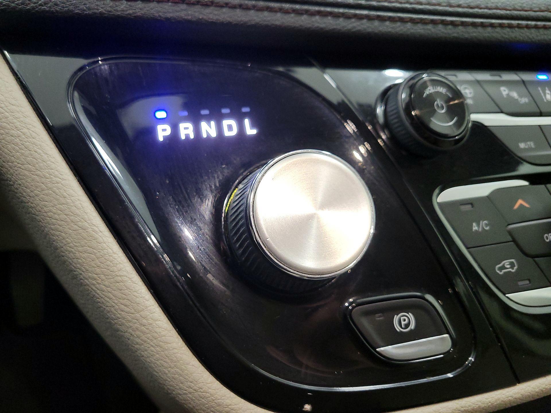 Thumbnail: 2018 Chrysler Pacifica - 18