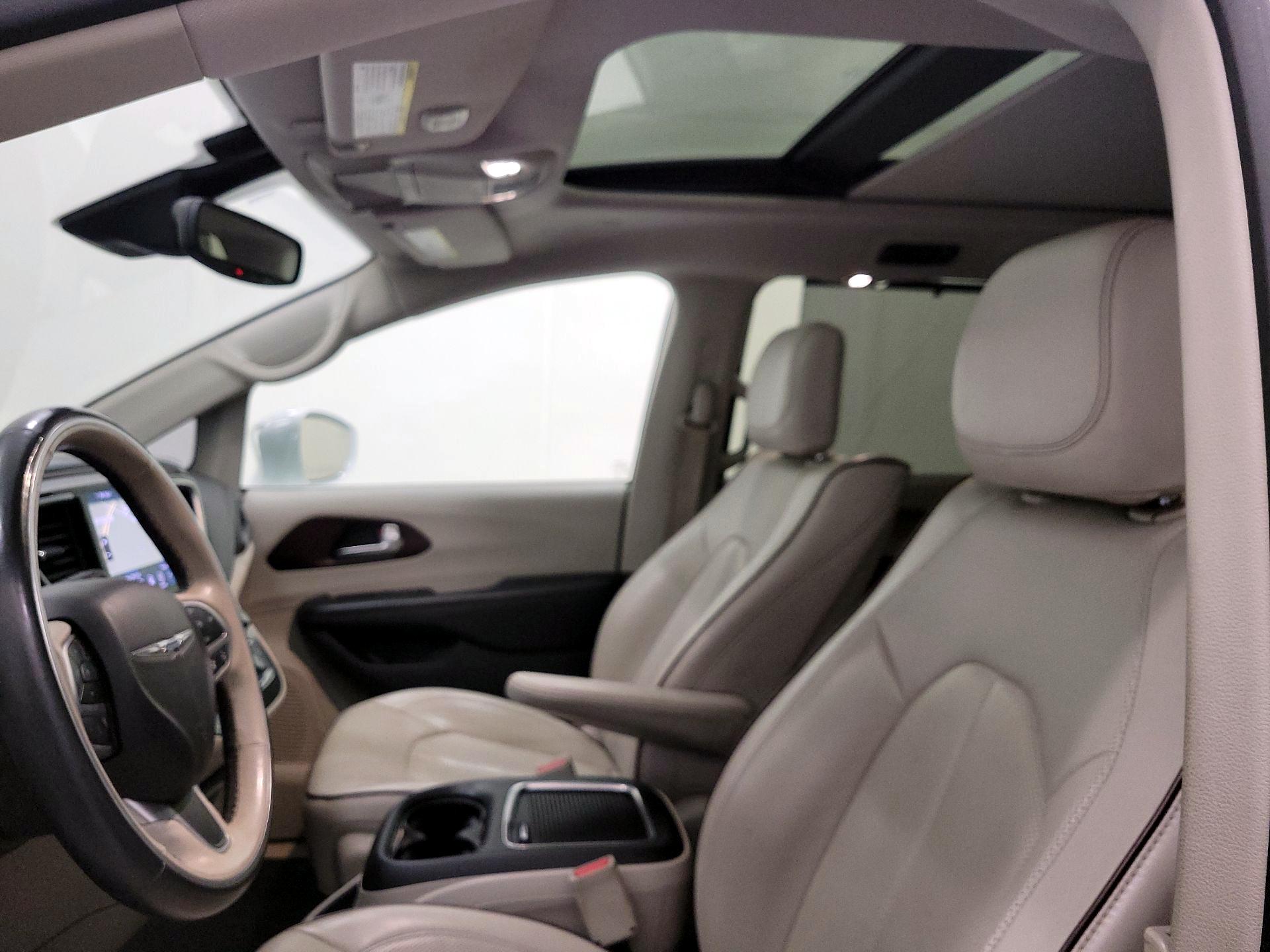 Thumbnail: 2018 Chrysler Pacifica - 19