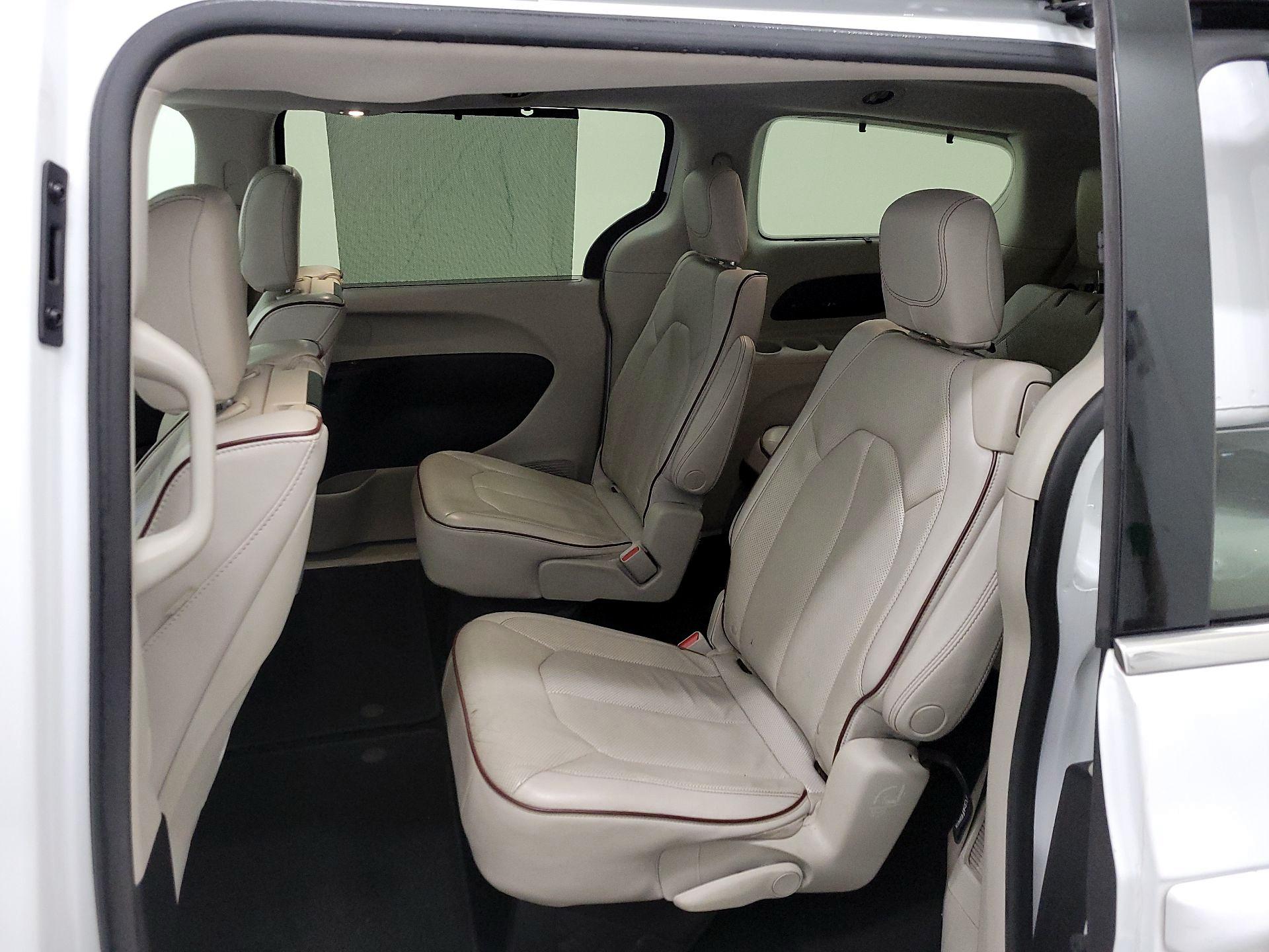 Thumbnail: 2018 Chrysler Pacifica - 20