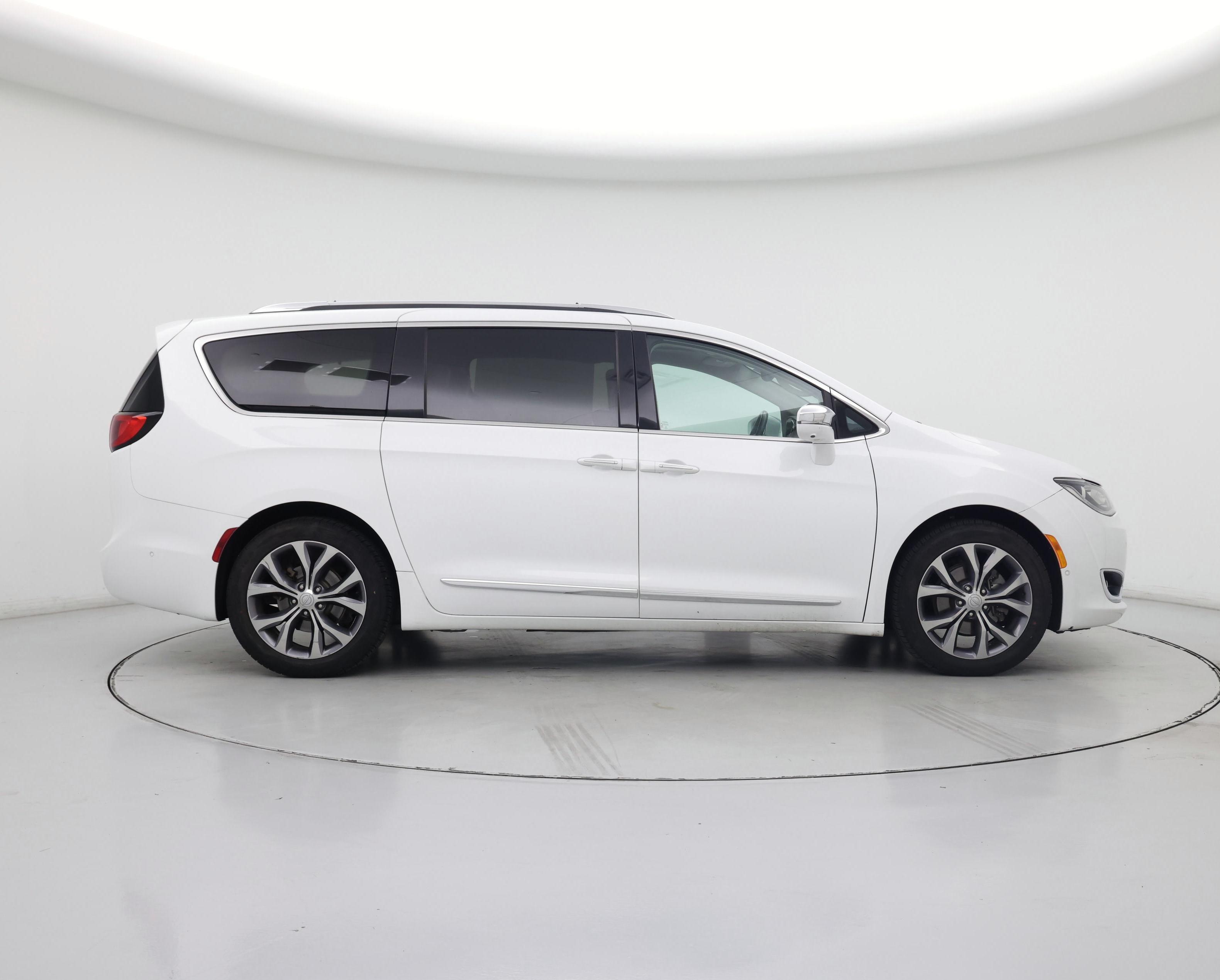 Thumbnail: 2018 Chrysler Pacifica - 7