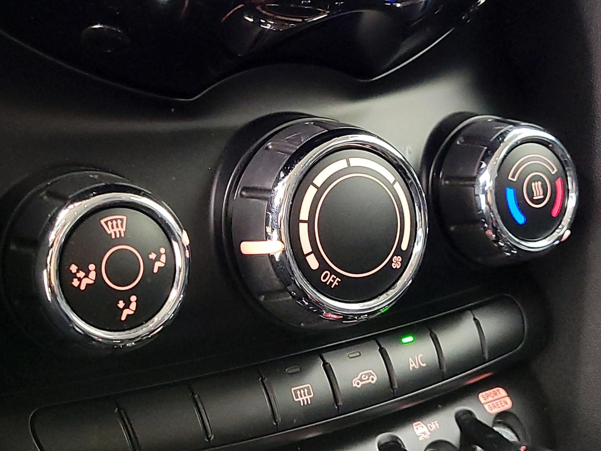 Thumbnail: 2019 MINI Cooper Hardtop - 16