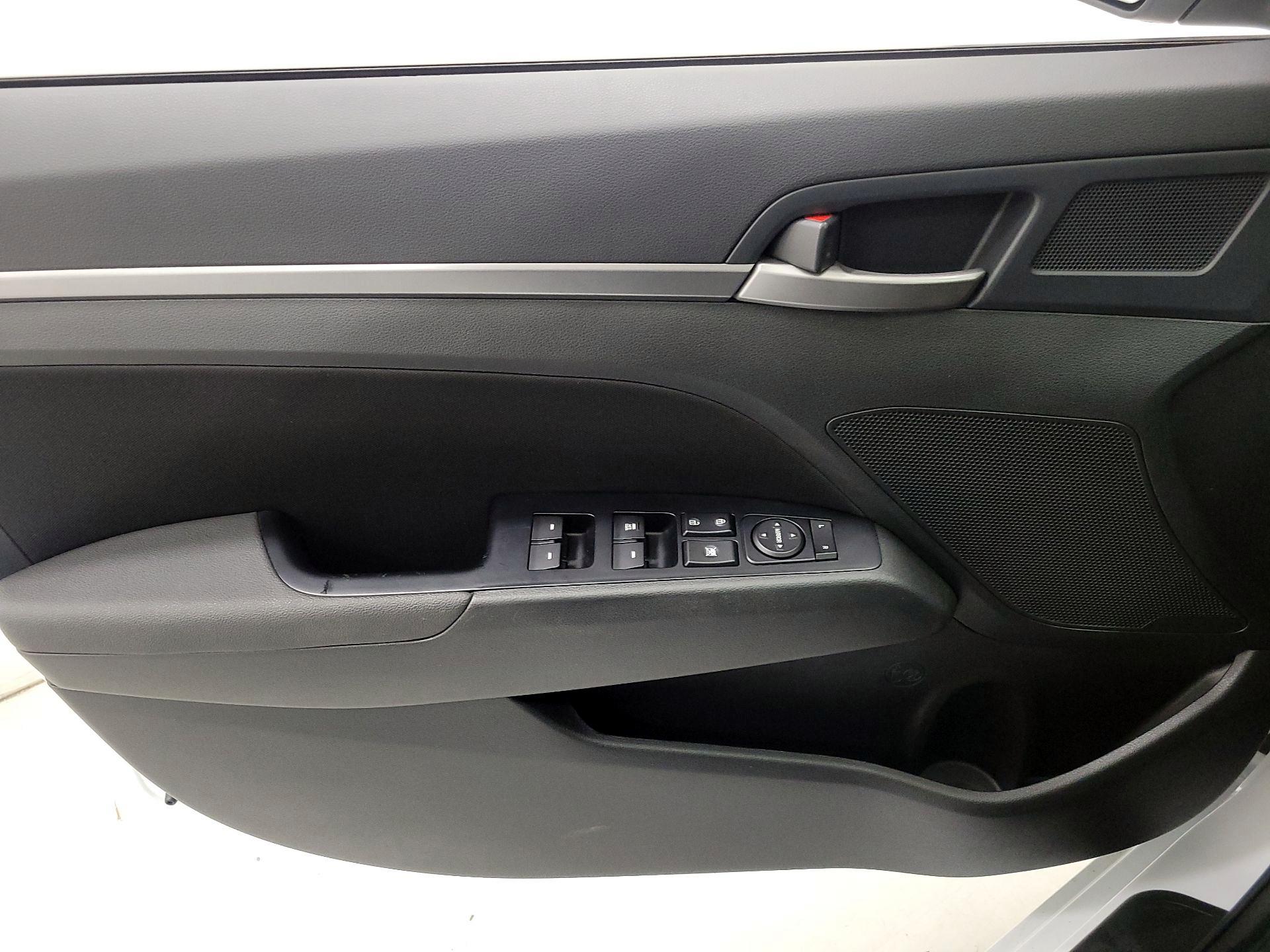 Thumbnail: 2018 Hyundai Elantra - 12