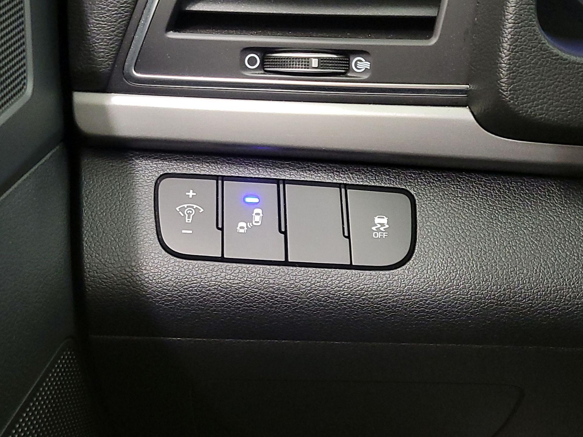 Thumbnail: 2018 Hyundai Elantra - 13