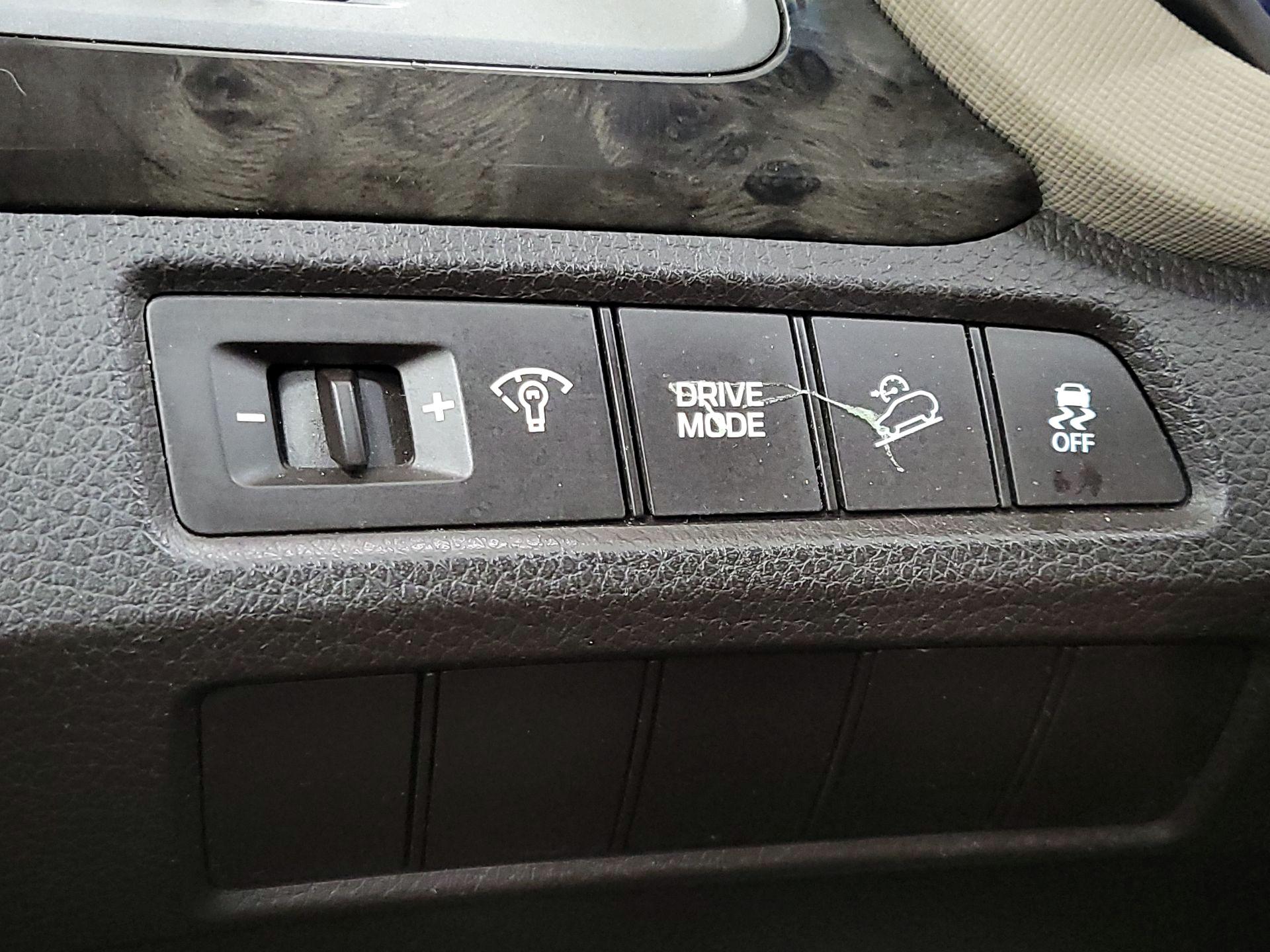 Thumbnail: 2017 Hyundai Santa Fe - 13