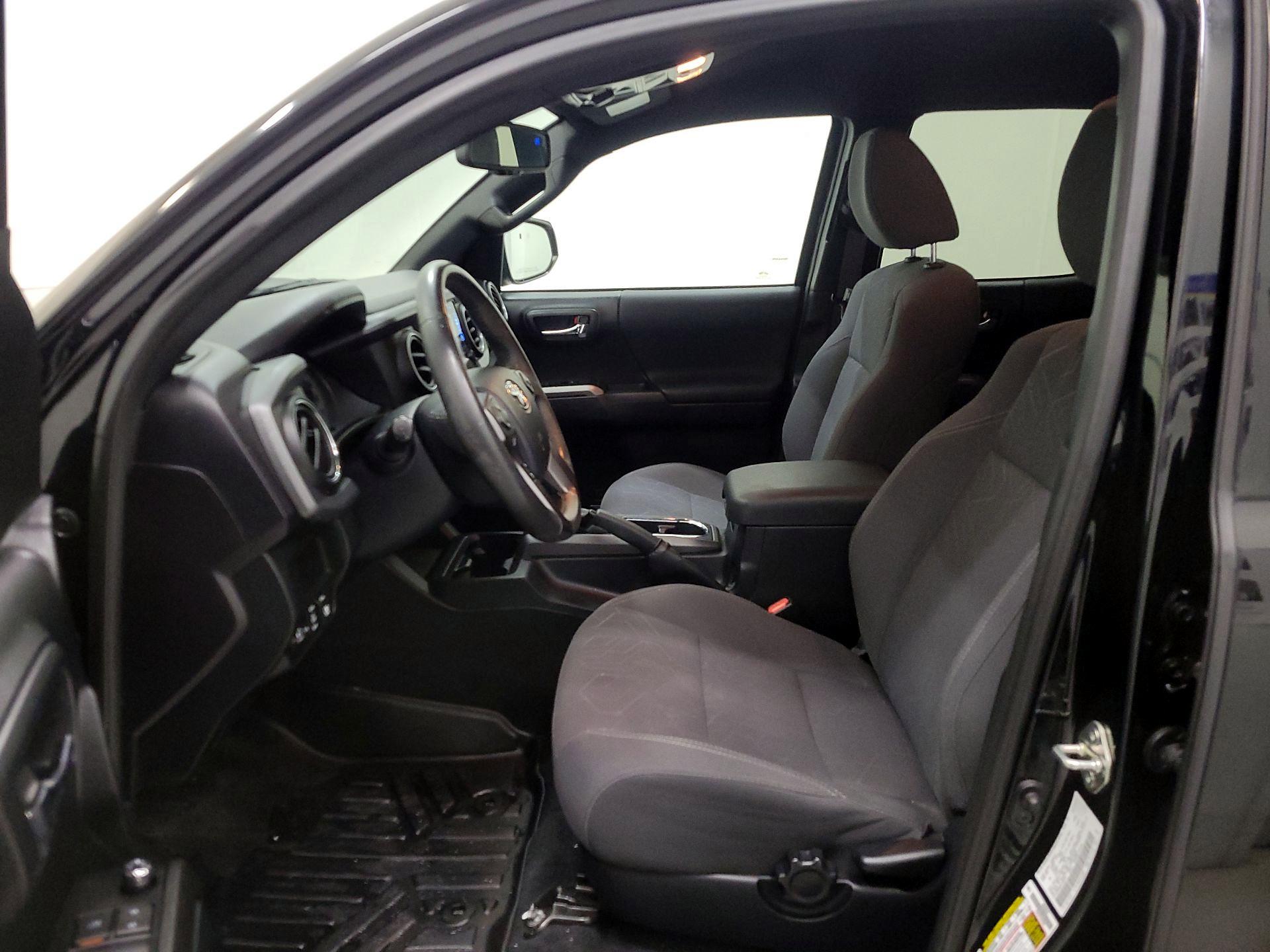 Thumbnail: 2017 Toyota Tacoma - 11