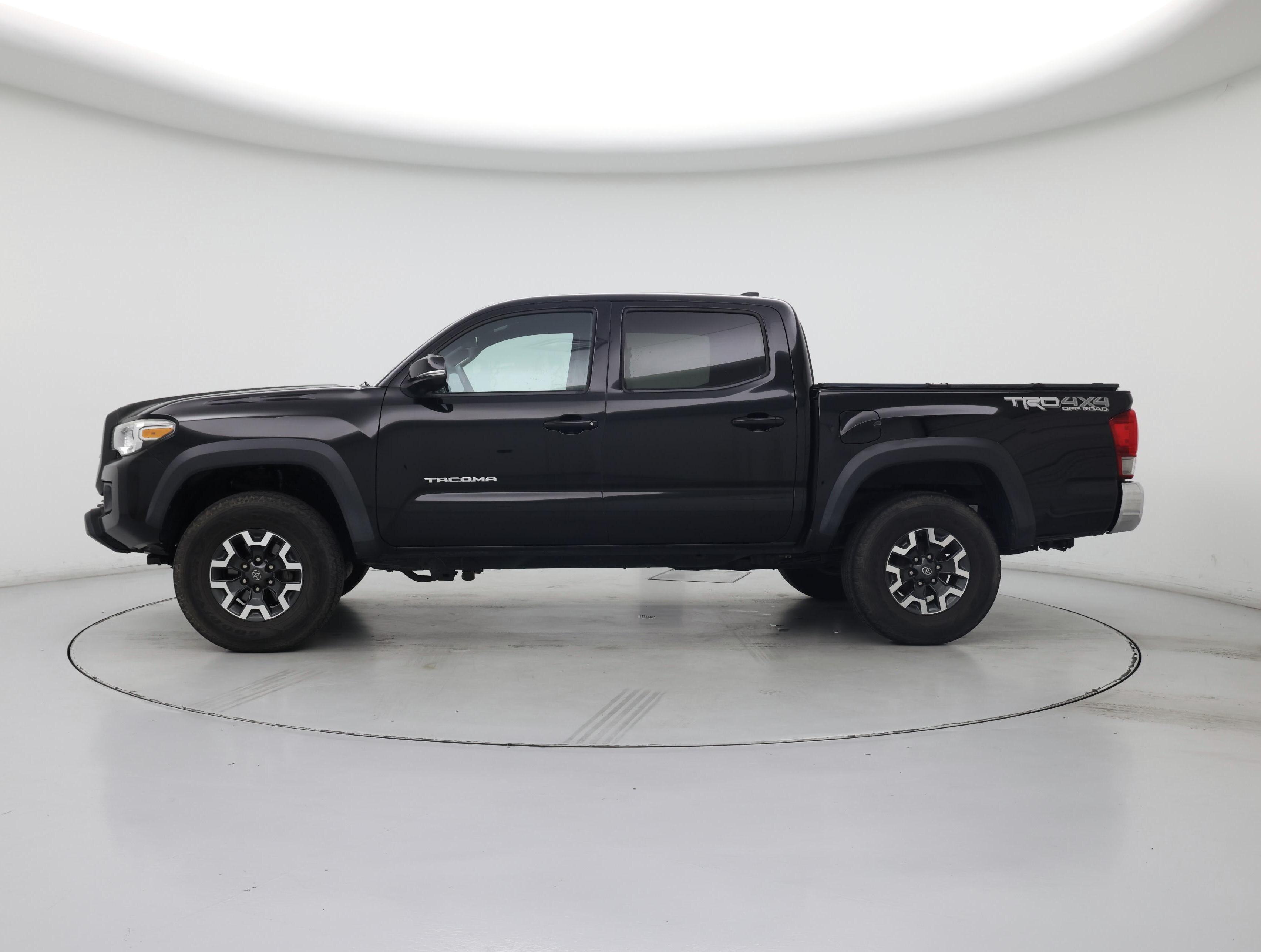 Thumbnail: 2017 Toyota Tacoma - 3