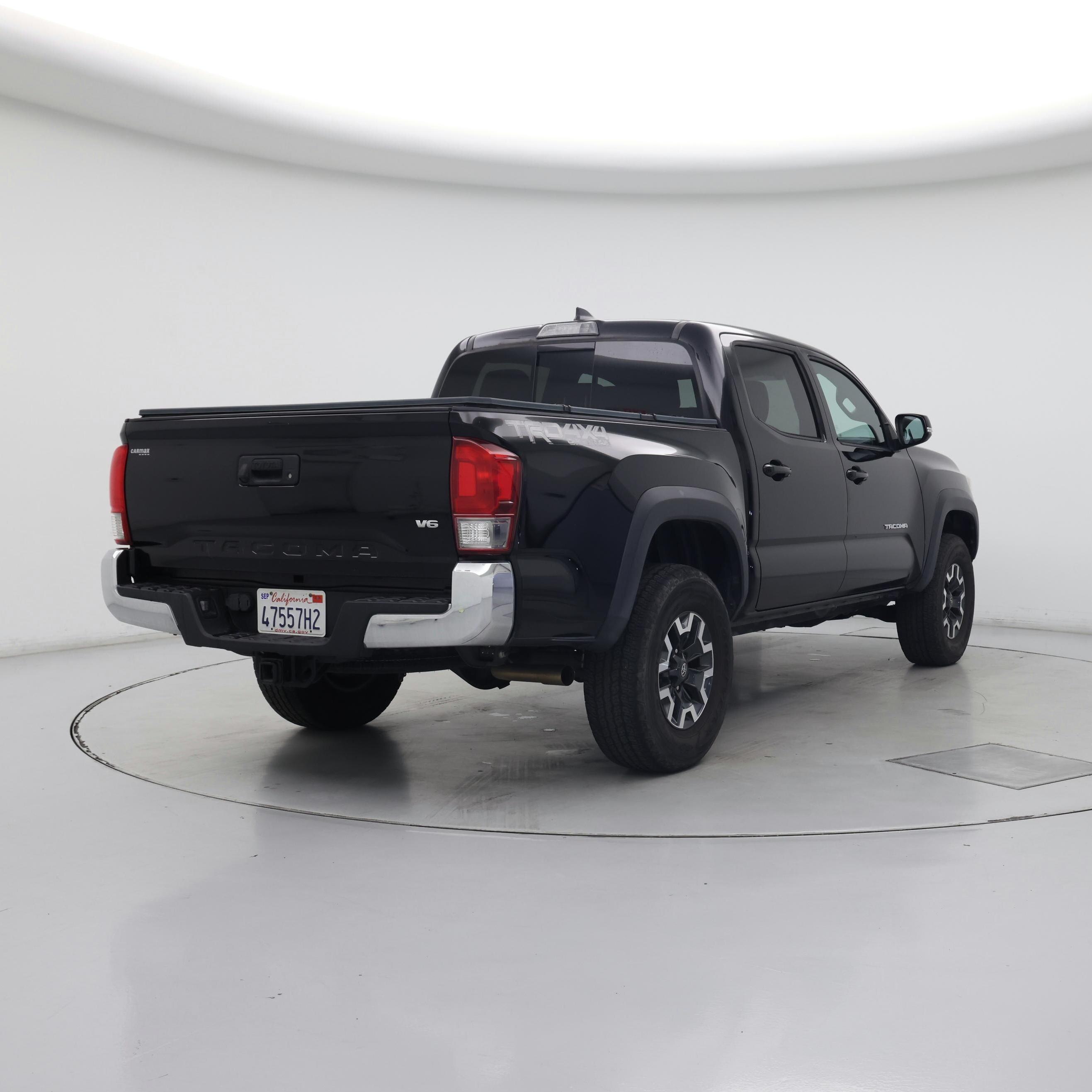 Thumbnail: 2017 Toyota Tacoma - 8